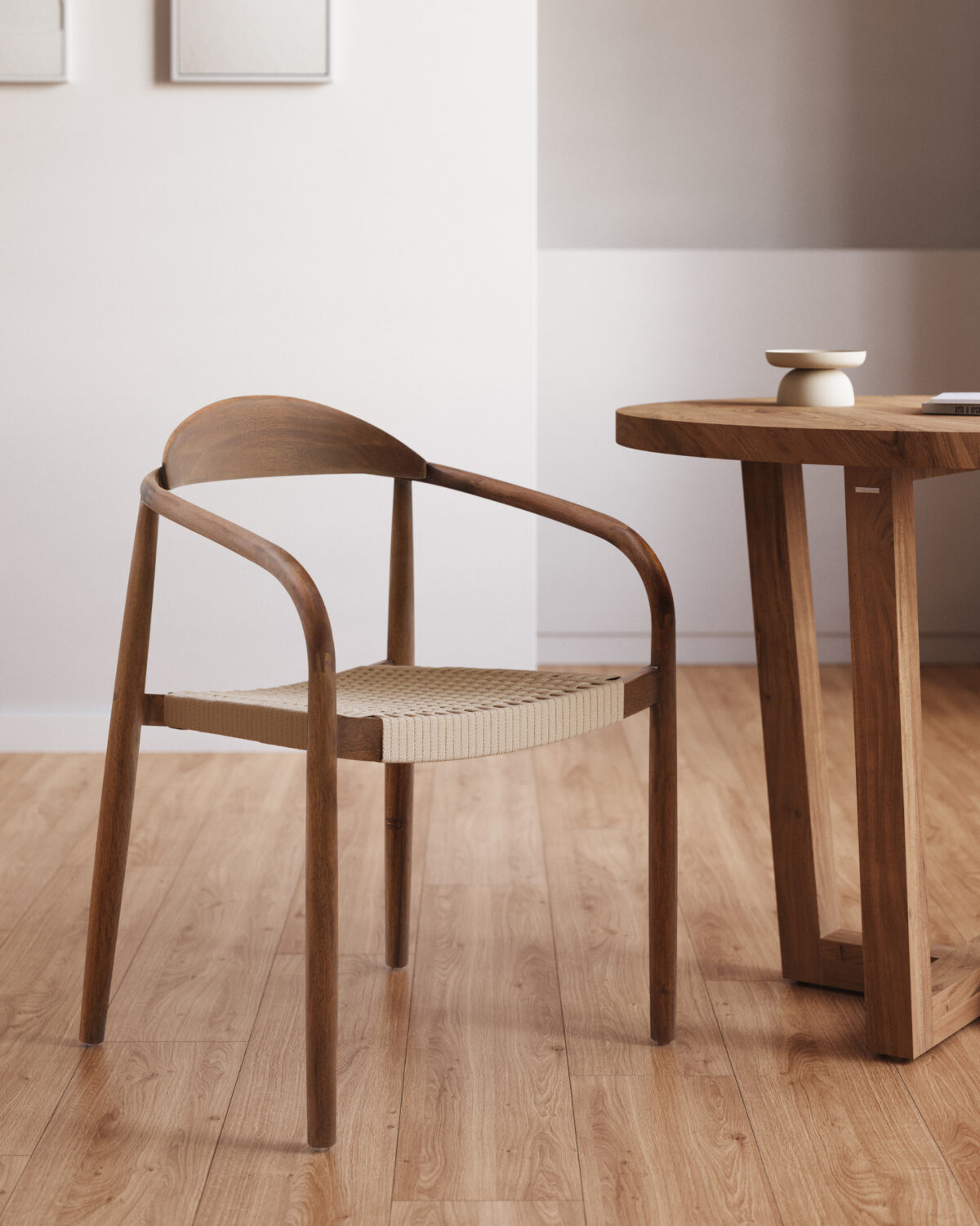 Kave Home Nina stapelbare stoel van massief acaciahout met walnootafwerking en beige touw FSC 100% - Afbeelding 2