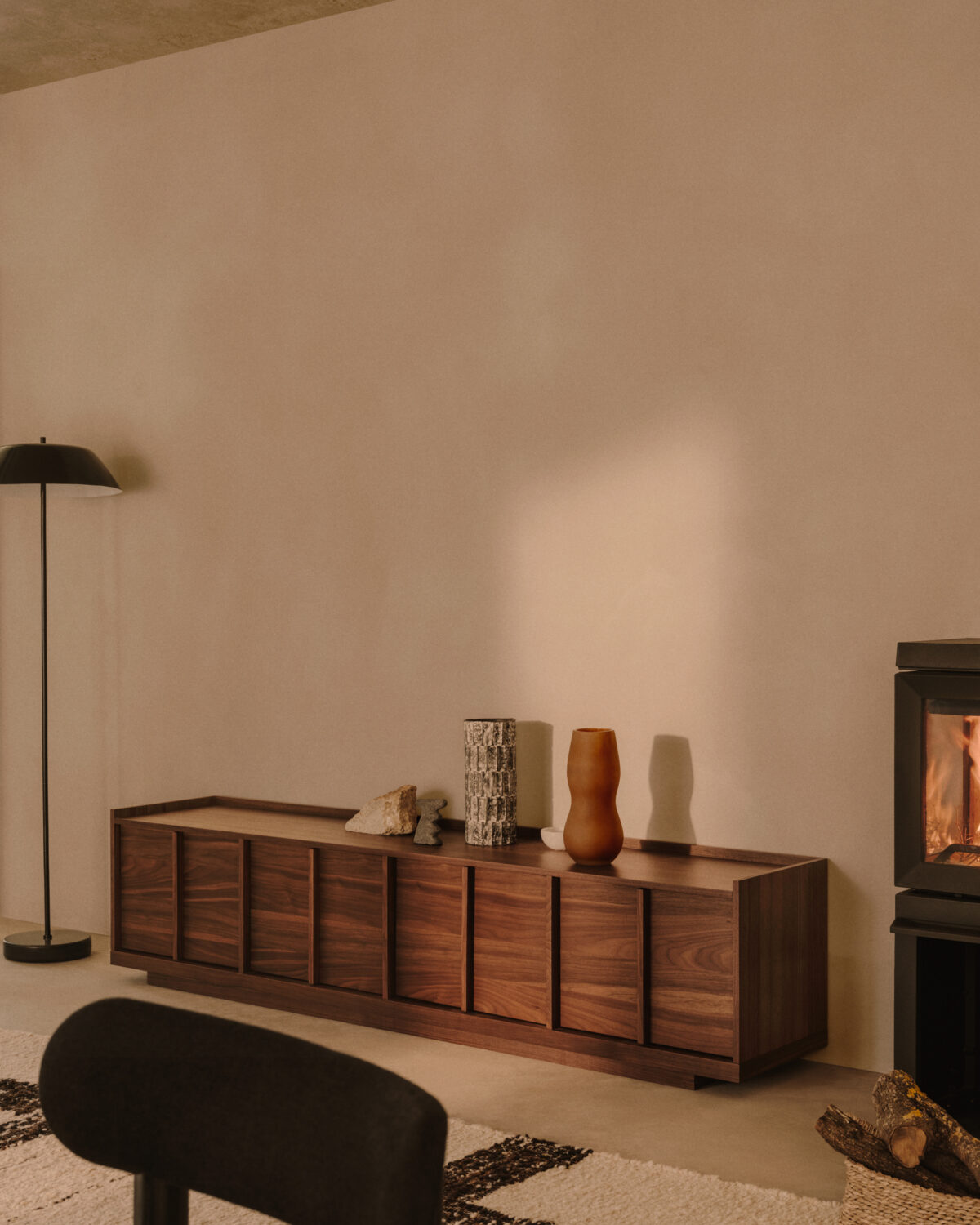 Kave Home Onix tv-meubel van notenfineer in donkere afwerking 200 x 45 cm FSC Mix Credit - Afbeelding 10