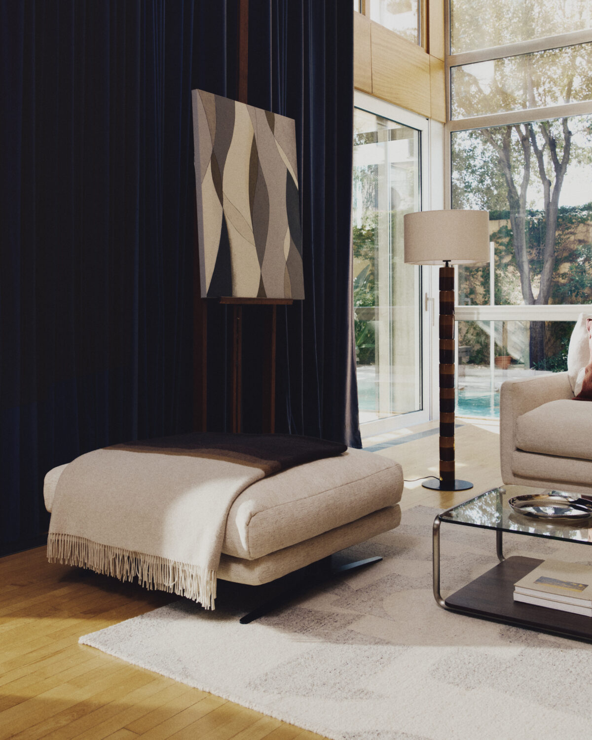 Kave Home Veliro voetenbankje in beige chenille met zwarte stalen poten 85 x 90 cm FSC Mix Credit - Afbeelding 7