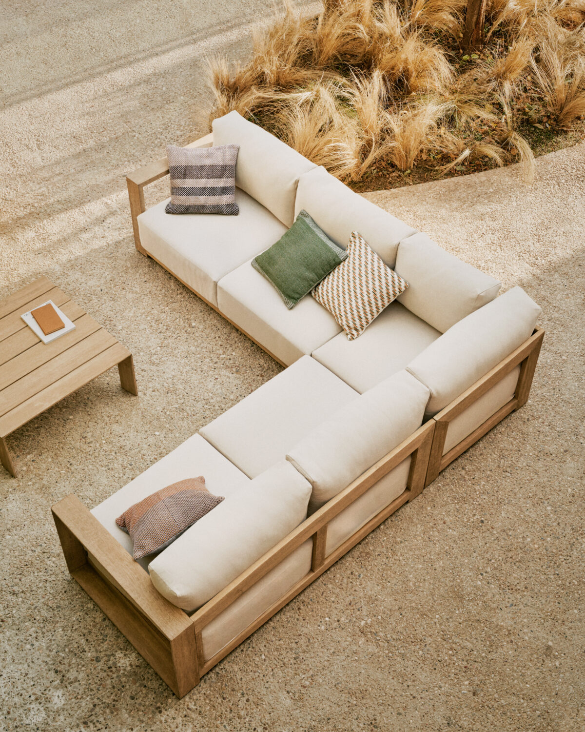 Kave Home Ambra 5-zitshoekbank in massief acaciahout met klare afwerking 248 cm FSC 100% - Afbeelding 2