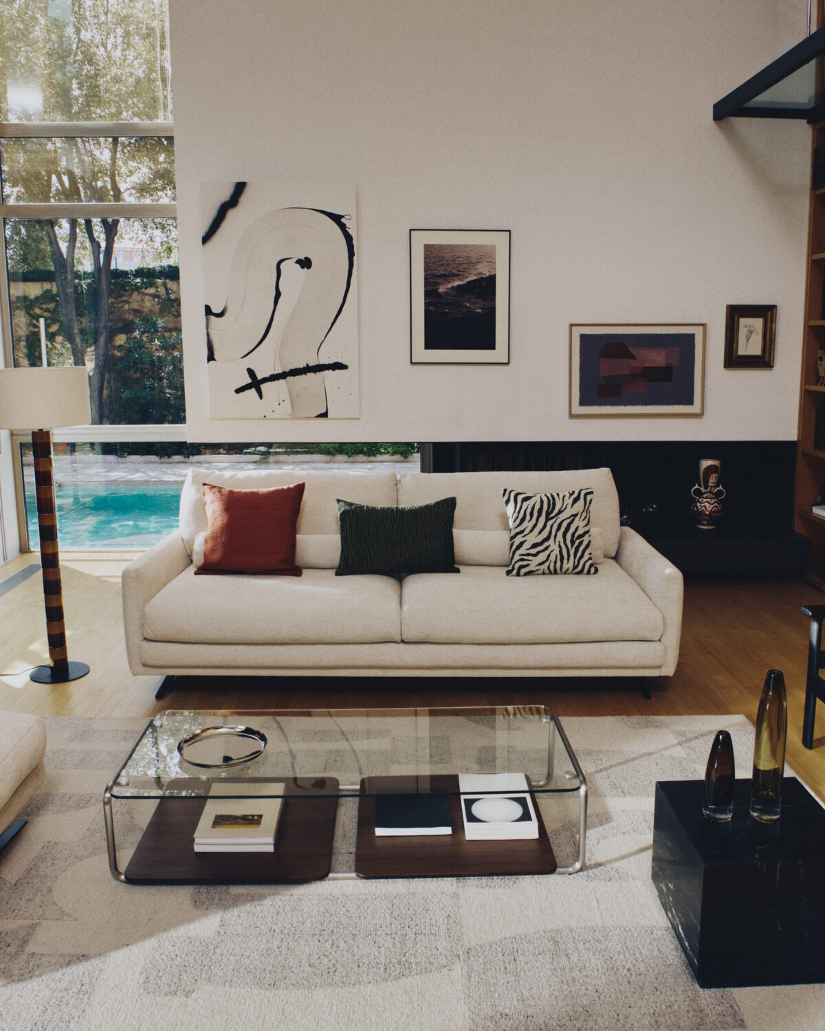 Kave Home Veliro 2-zitsbank in beige chenille met stalen poten in zwarte afwerking 210 cm FSC Mix Credit - Afbeelding 11