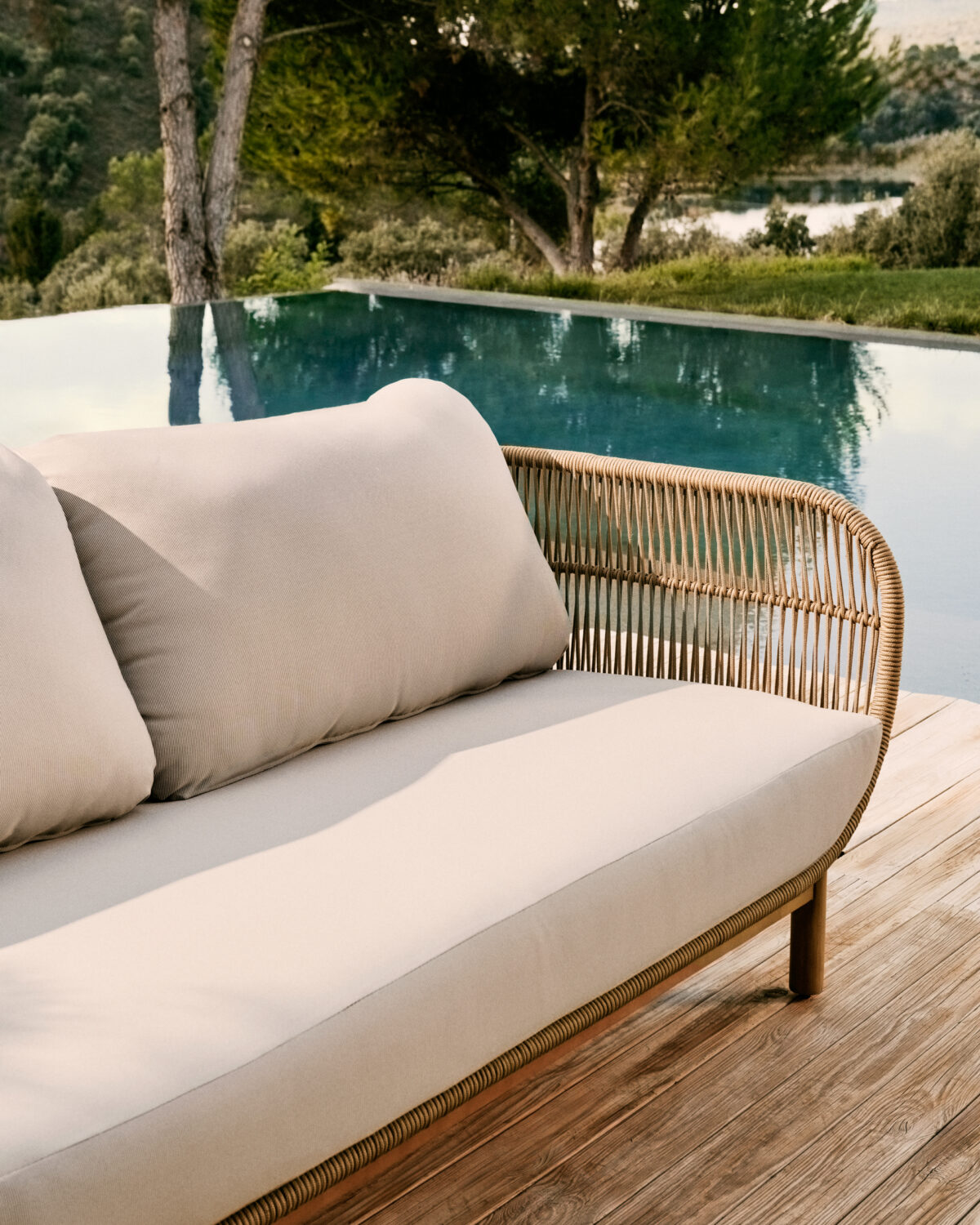 Kave Home Catalina 3-zitsbank gemaakt met beige touw en FSC massief acaciahout 170 cm - Afbeelding 3