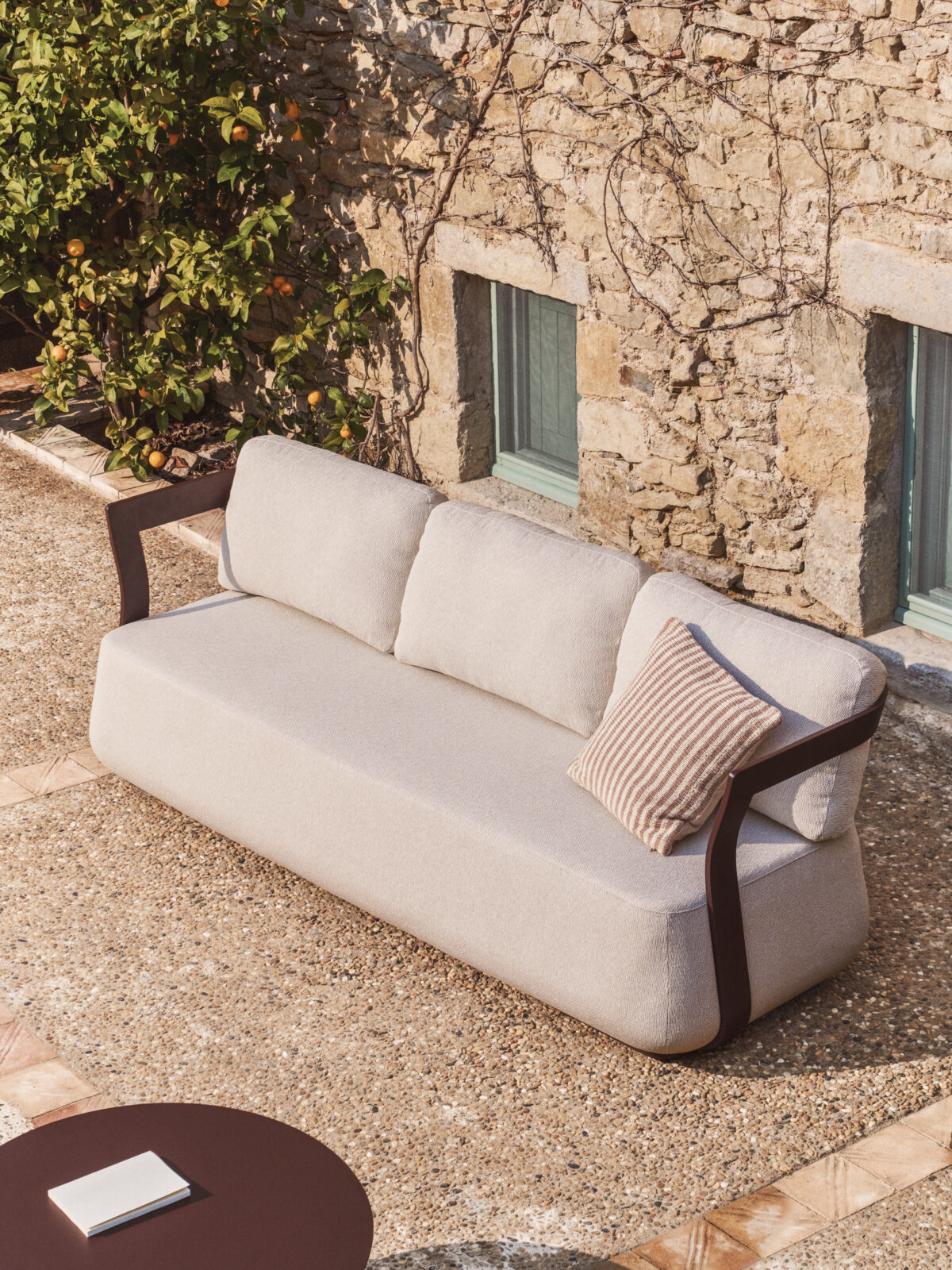 Kave Home Dirome beige gestreepte kussenhoes van 100% PET 45 x 45 cm - Afbeelding 3