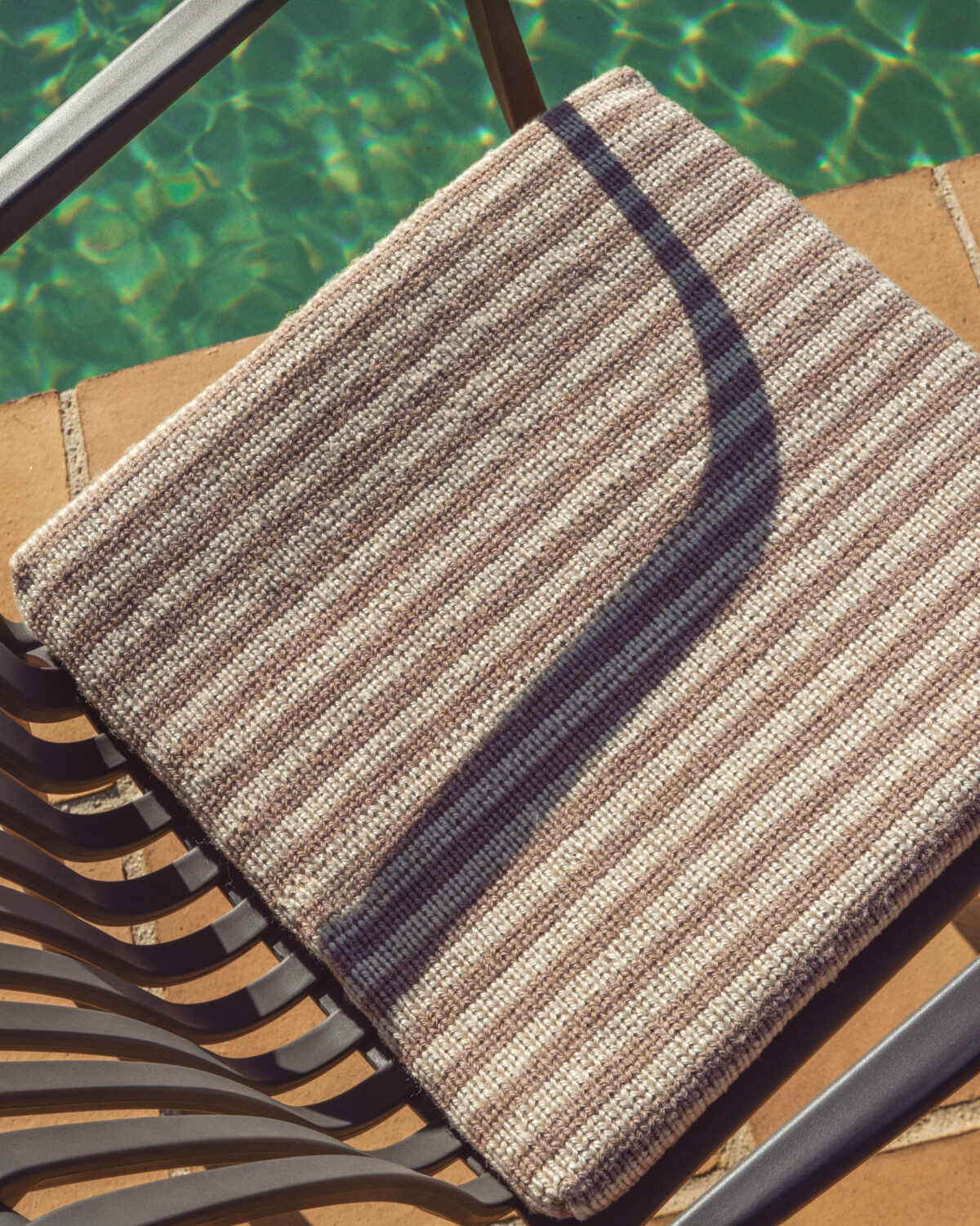 Kave Home Dirome beige gestreepte stoelkussen 100% PET 40 x 40 cm - Afbeelding 2