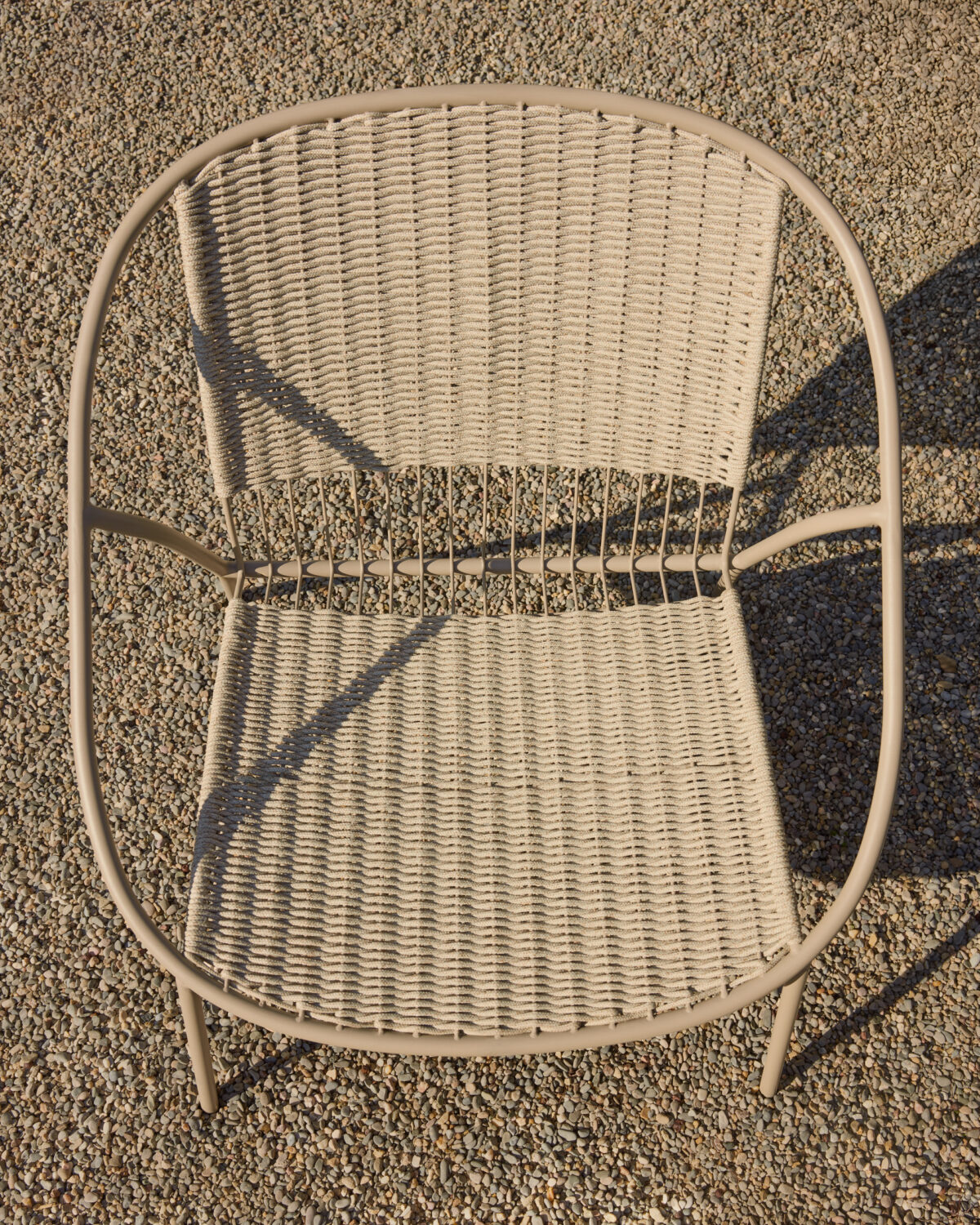 Kave Home Stapelbare Atrani fauteuil van gegalvaniseerd staal en taupekleurig touw - Afbeelding 3