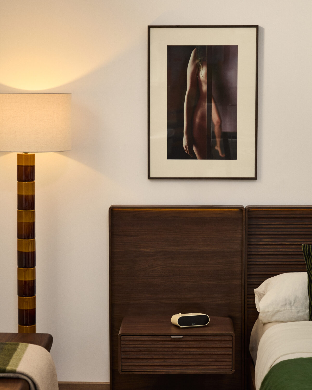 Kave Home Zavira kunstwerk met foto van een vrouwelijk lichaam foto 50 x 70 cm - Afbeelding 11