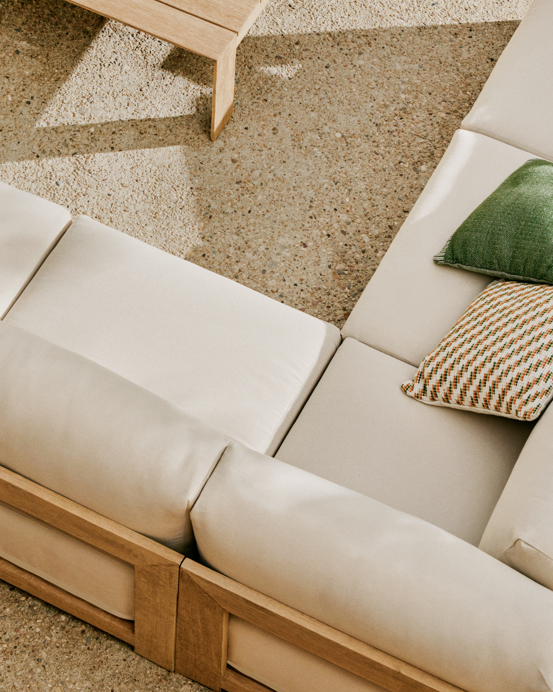 Kave Home Ambra 5-zitshoekbank in massief acaciahout met klare afwerking 248 cm FSC 100% - Afbeelding 3