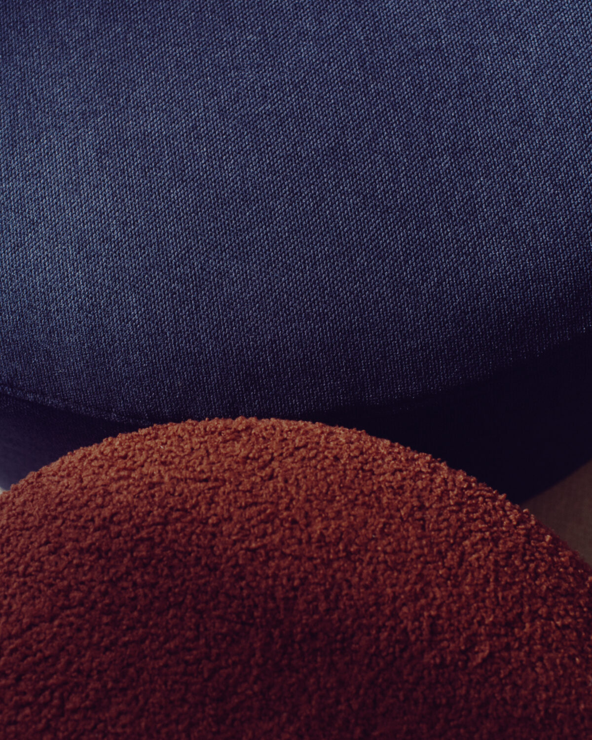 Kave Home Kaeli voetenbank met afneembare hoes in terracotta bouclé Ø 43 cm - Afbeelding 8