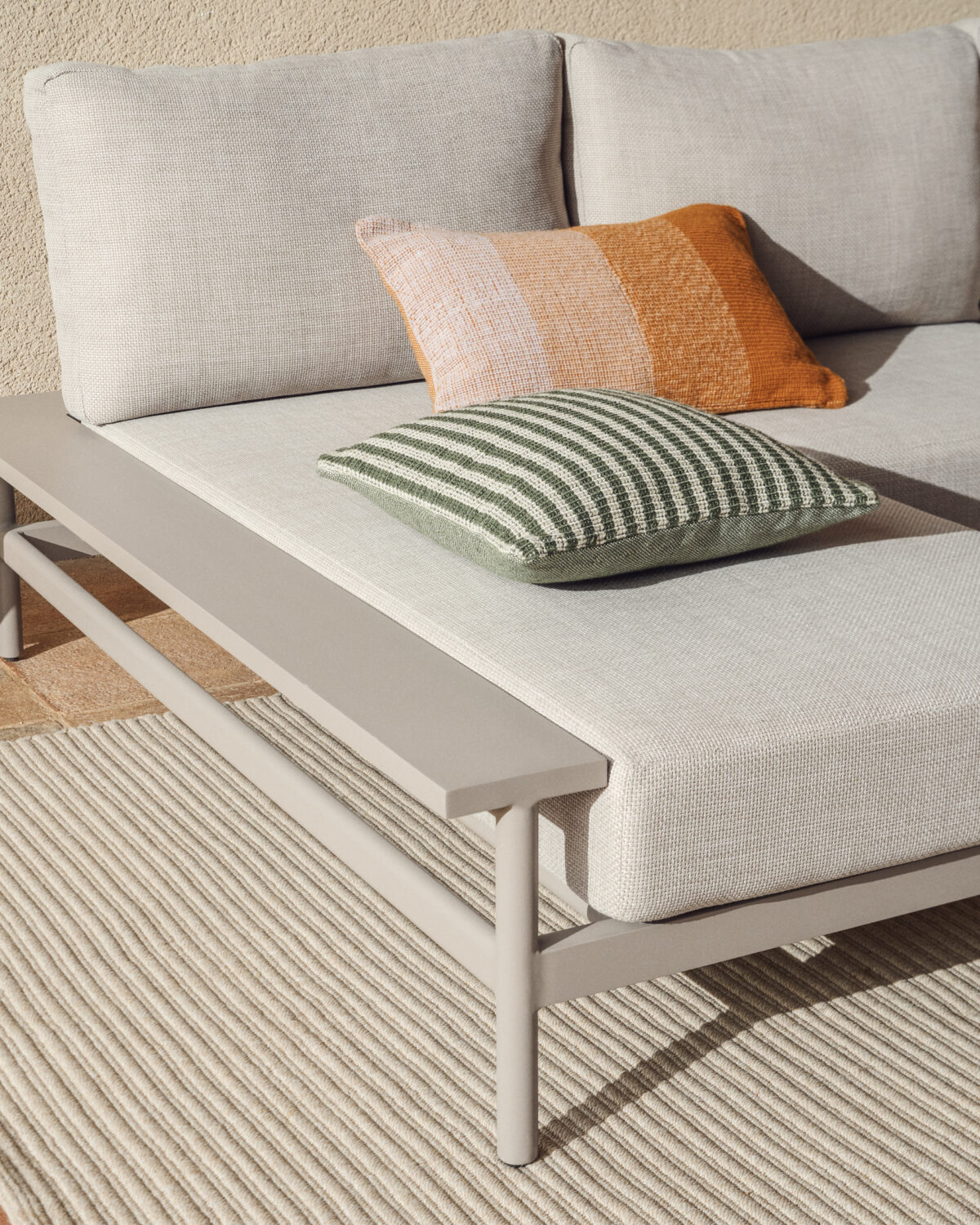 Kave Home Dirome groen gestreepte kussenhoes van 100% PET 45 x 45 cm - Afbeelding 3