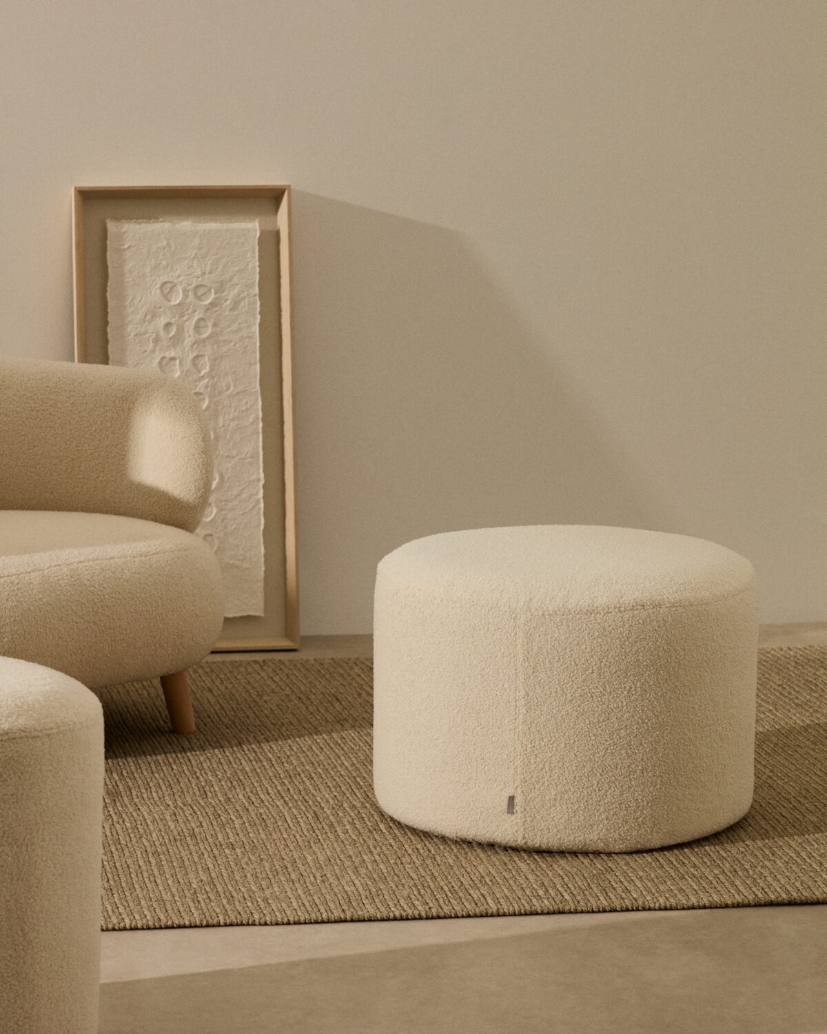 Kave Home Kaeli voetenbank met afneembare hoes in ecru bouclé Ø 60 cm - Afbeelding 6