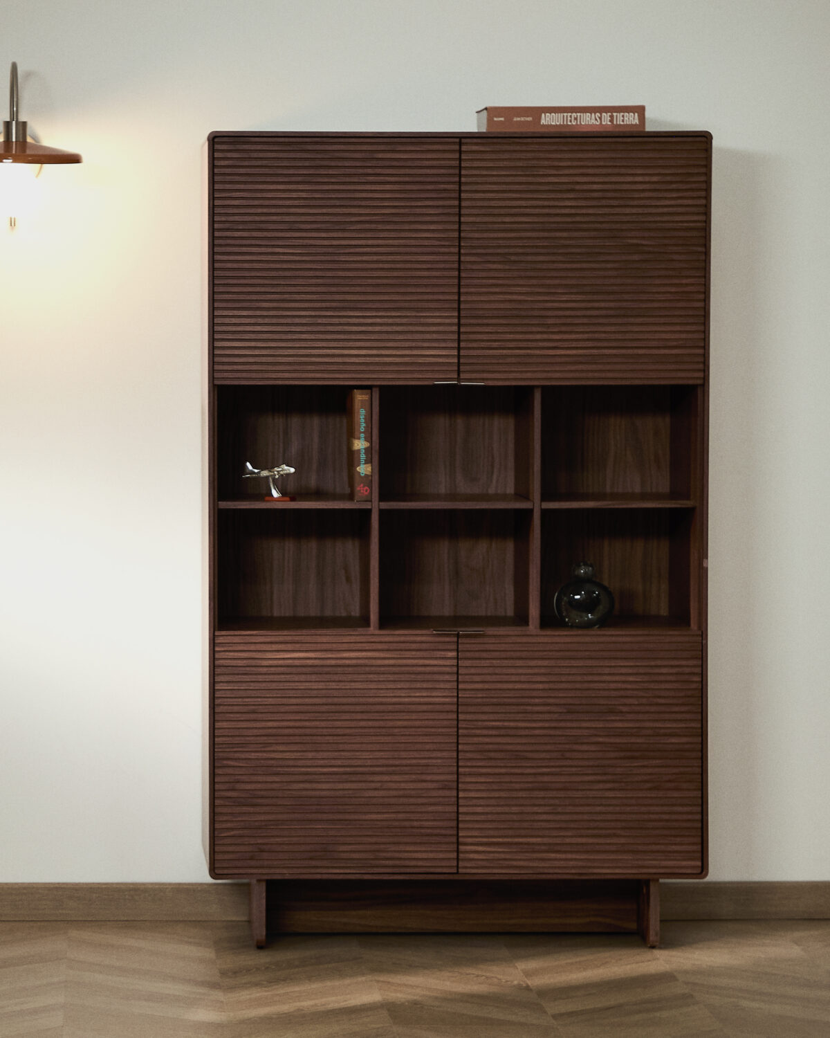 Kave Home Norlen hoog dressoir met 4 deuren in walnootfineer FSC Mix Credit 100 x 163 cm - Afbeelding 16