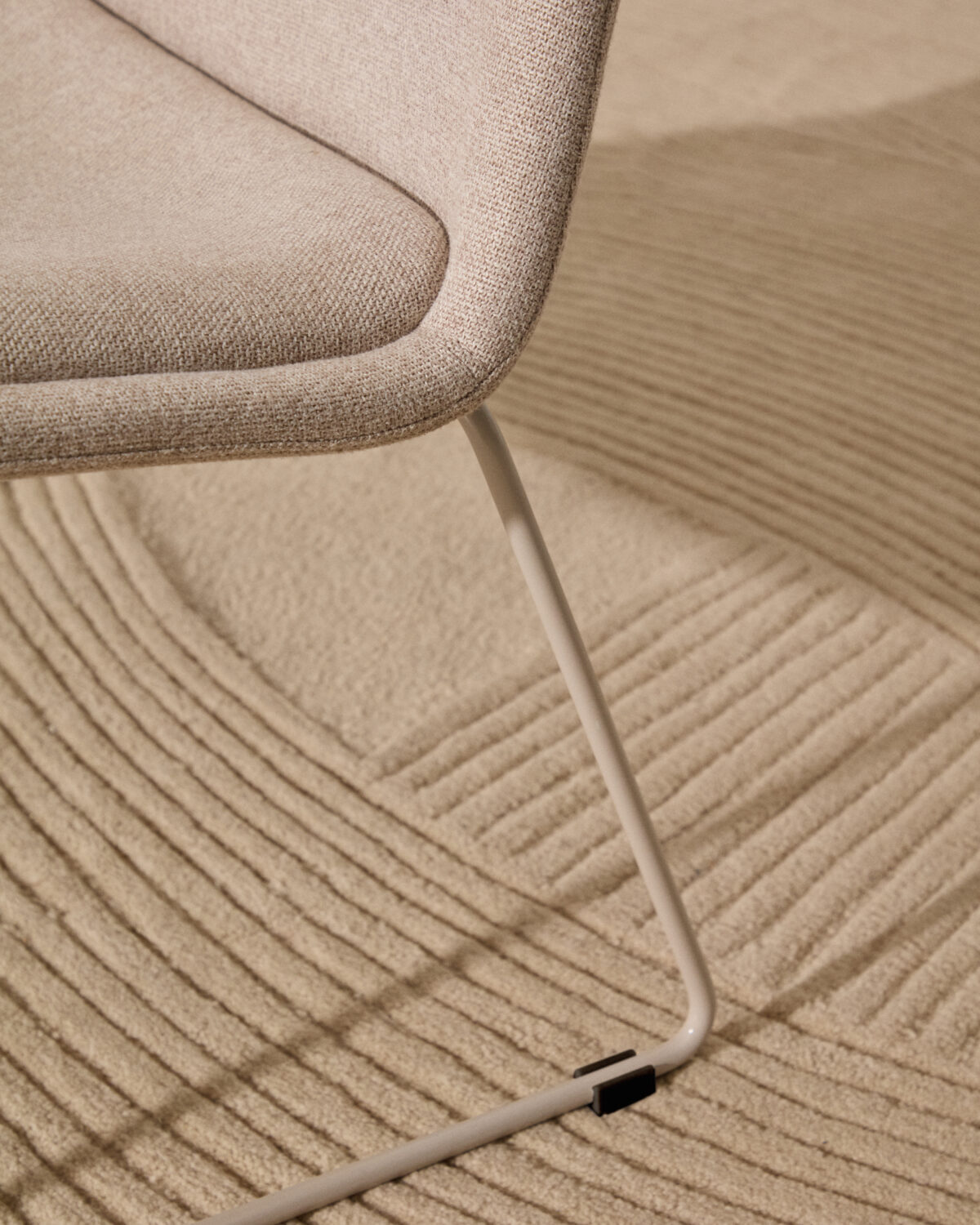 Kave Home Zahara fauteuil beige en staal met beige afwerking, 100% FSC. - Afbeelding 11
