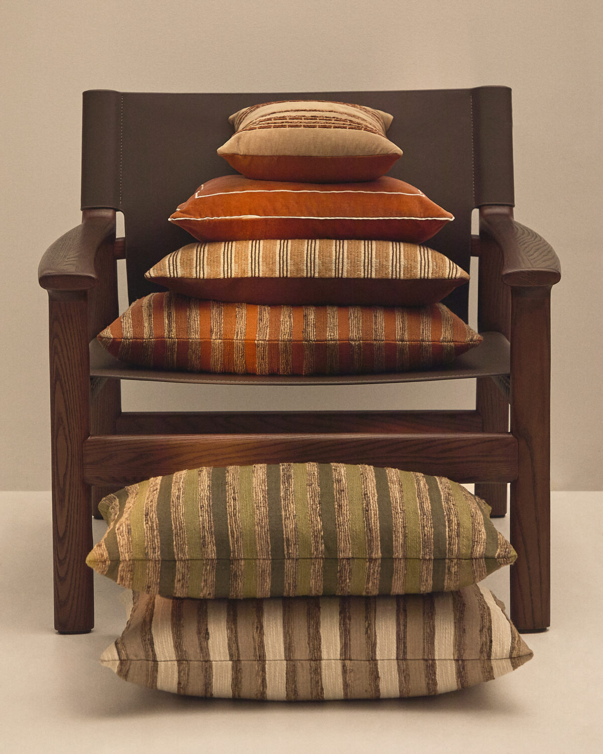 Kave Home Tavina kussenhoes van 100% katoen met borduursel in bruin 50 x 50 cm - Afbeelding 8