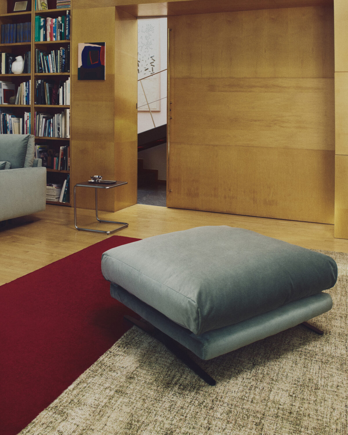 Kave Home Veliro voetenbankje in groen fluweel en stalen poten met zwarte afwerking 85 x 90 cm FSC Mix Credit - Afbeelding 8