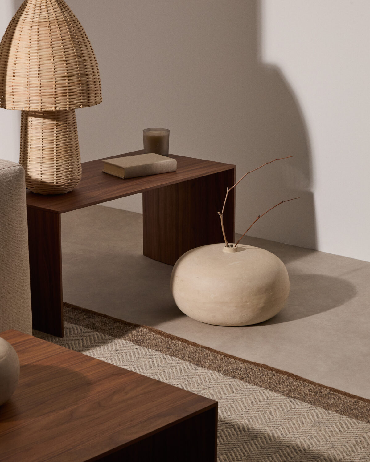 Kave Home Nivala vaas van papier-maché 23 cm - Afbeelding 8