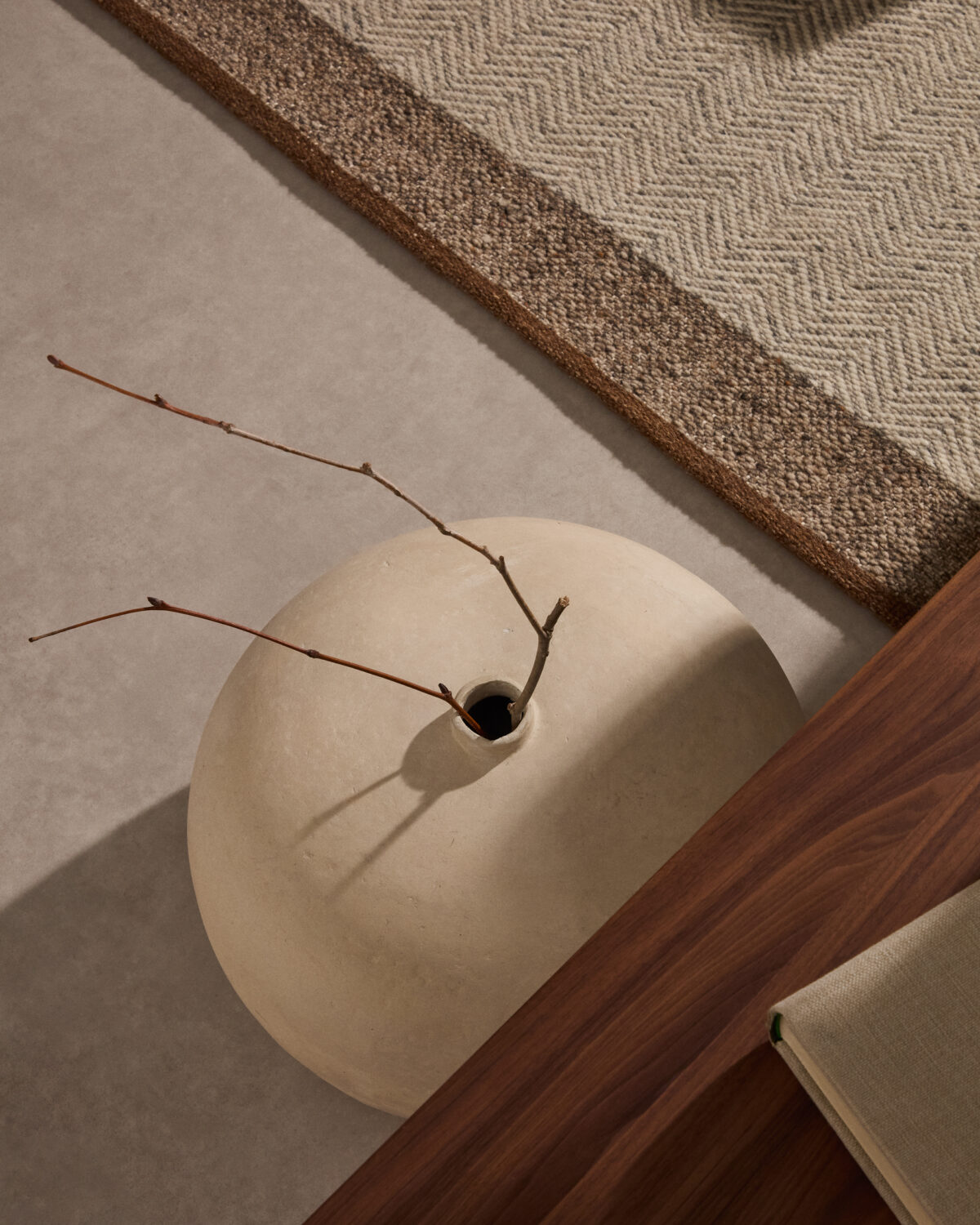 Kave Home Nivala vaas van papier-maché 23 cm - Afbeelding 7