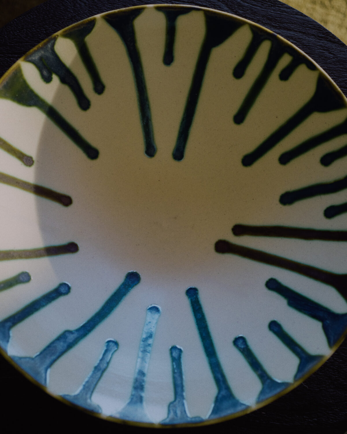 Kave Home Olmera keramisch middelpunt in beige en groen Ø 36,5 cm - Afbeelding 8