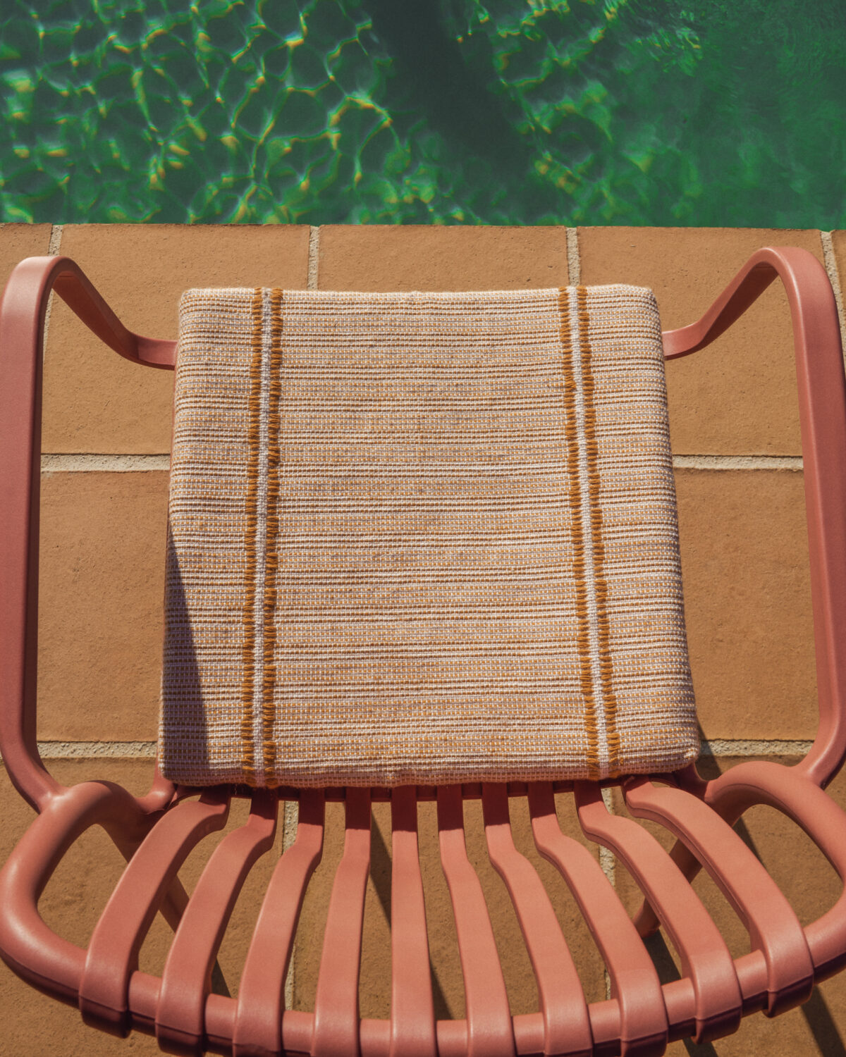 Kave Home Drati geel stoelkussen van 100% PET 40 x 40 cm - Afbeelding 2