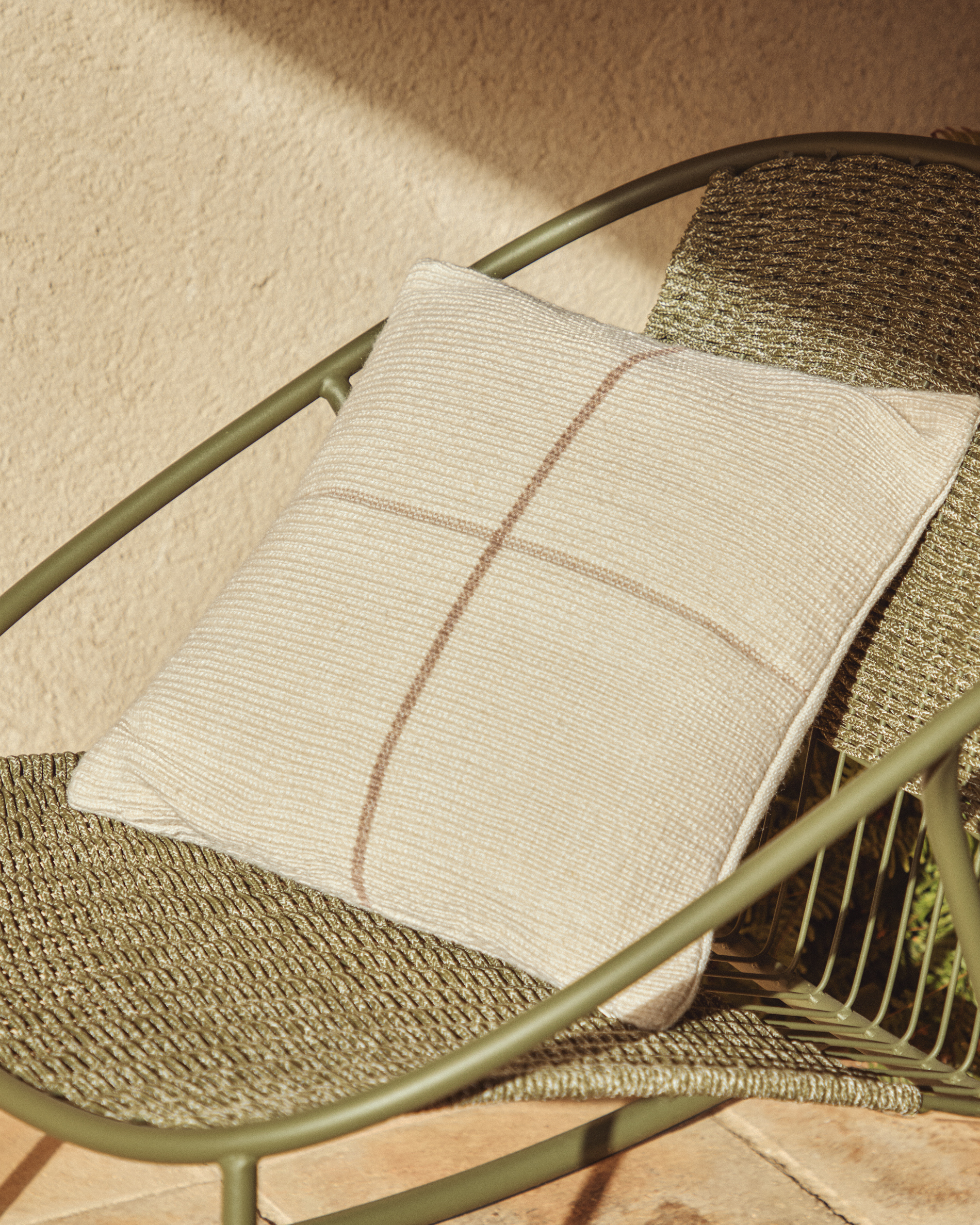 Kave Home Atima beige jacquard kussenhoes 100% PET 45 x 45 cm - Afbeelding 2