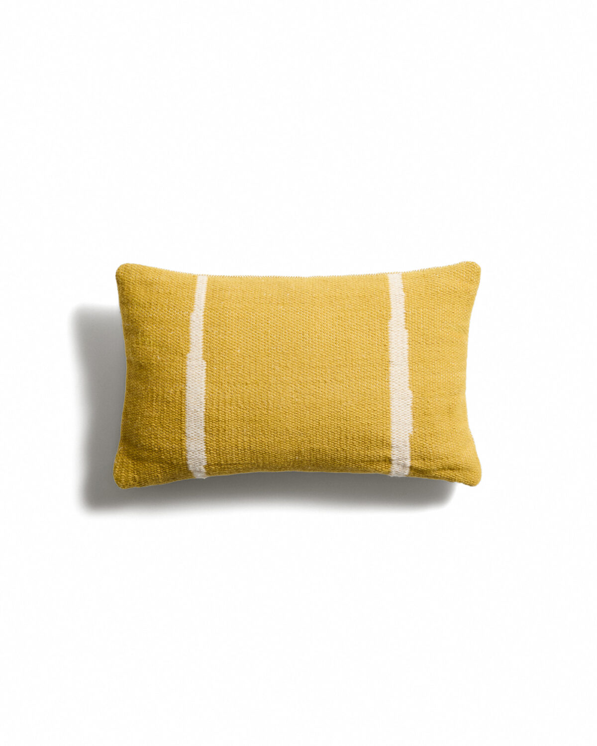 Kave Home Daila gele kussenhoes met Ikat-dessin 100% PET 30 x 50 cm