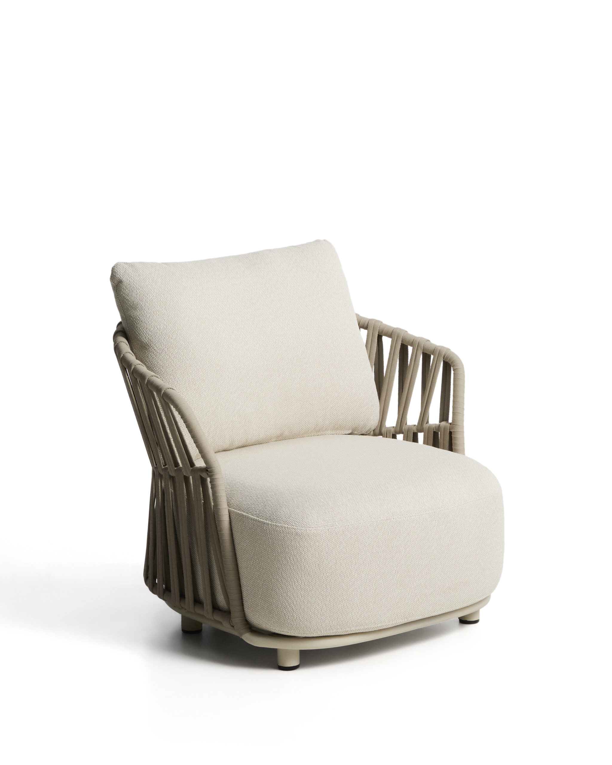 Kave Home Osani fauteuil van ecru aluminium en taupe touw