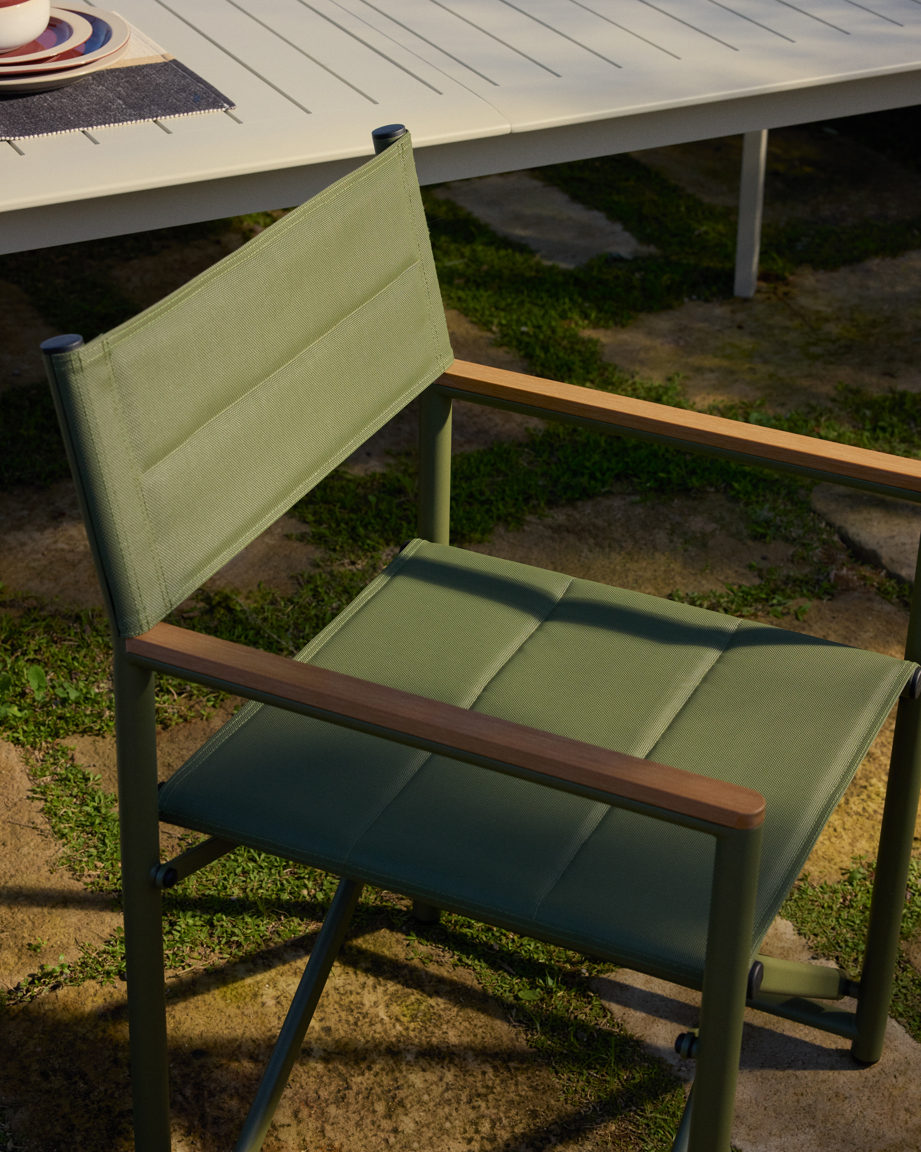 Kave Home Tisno klapstoel voor buiten in groen aluminium en groene texteline - Afbeelding 3