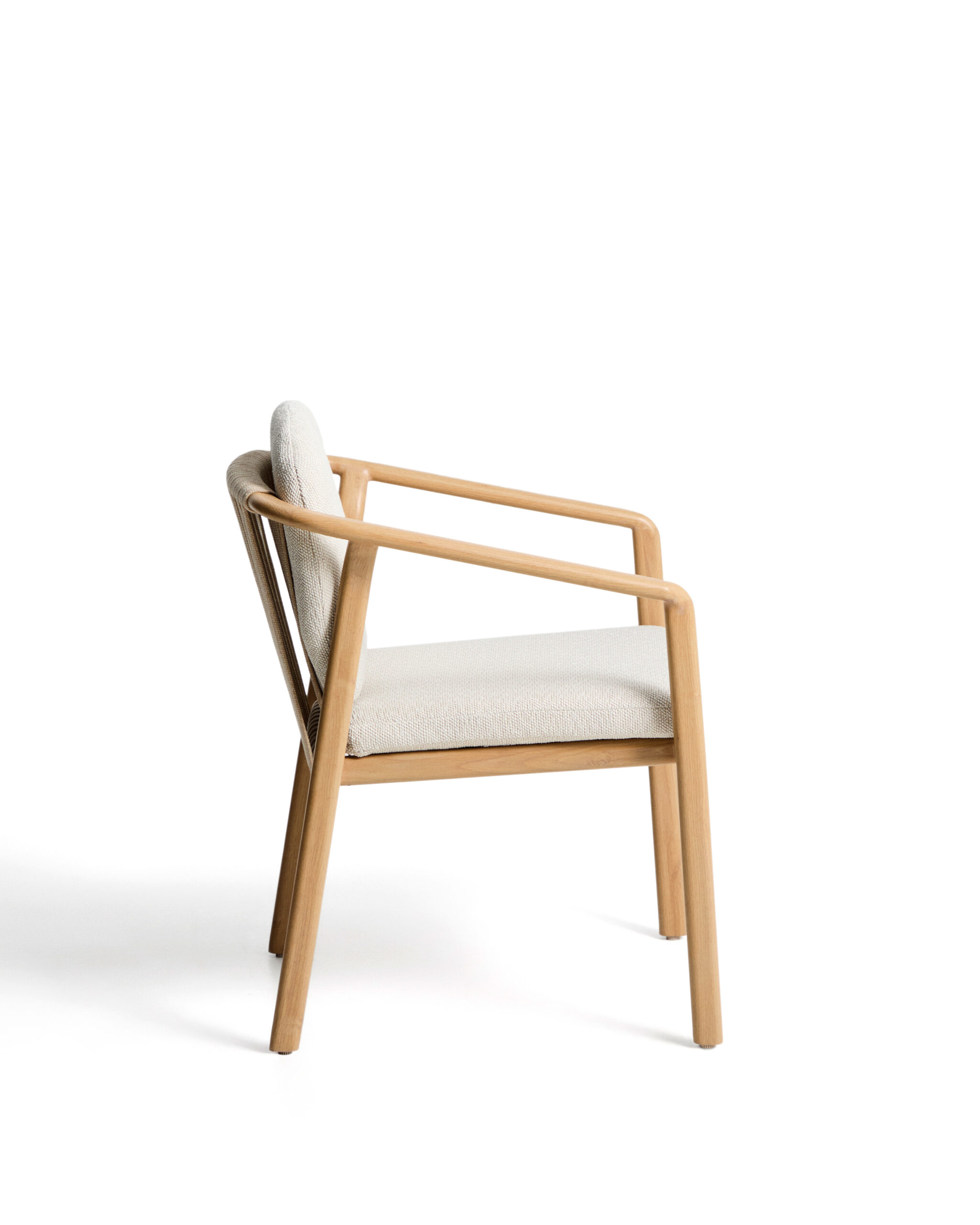 Kave Home Sirte stapelbare outdoor stoel van aluminium met houtlook-afwerking en ecru touw - Afbeelding 6