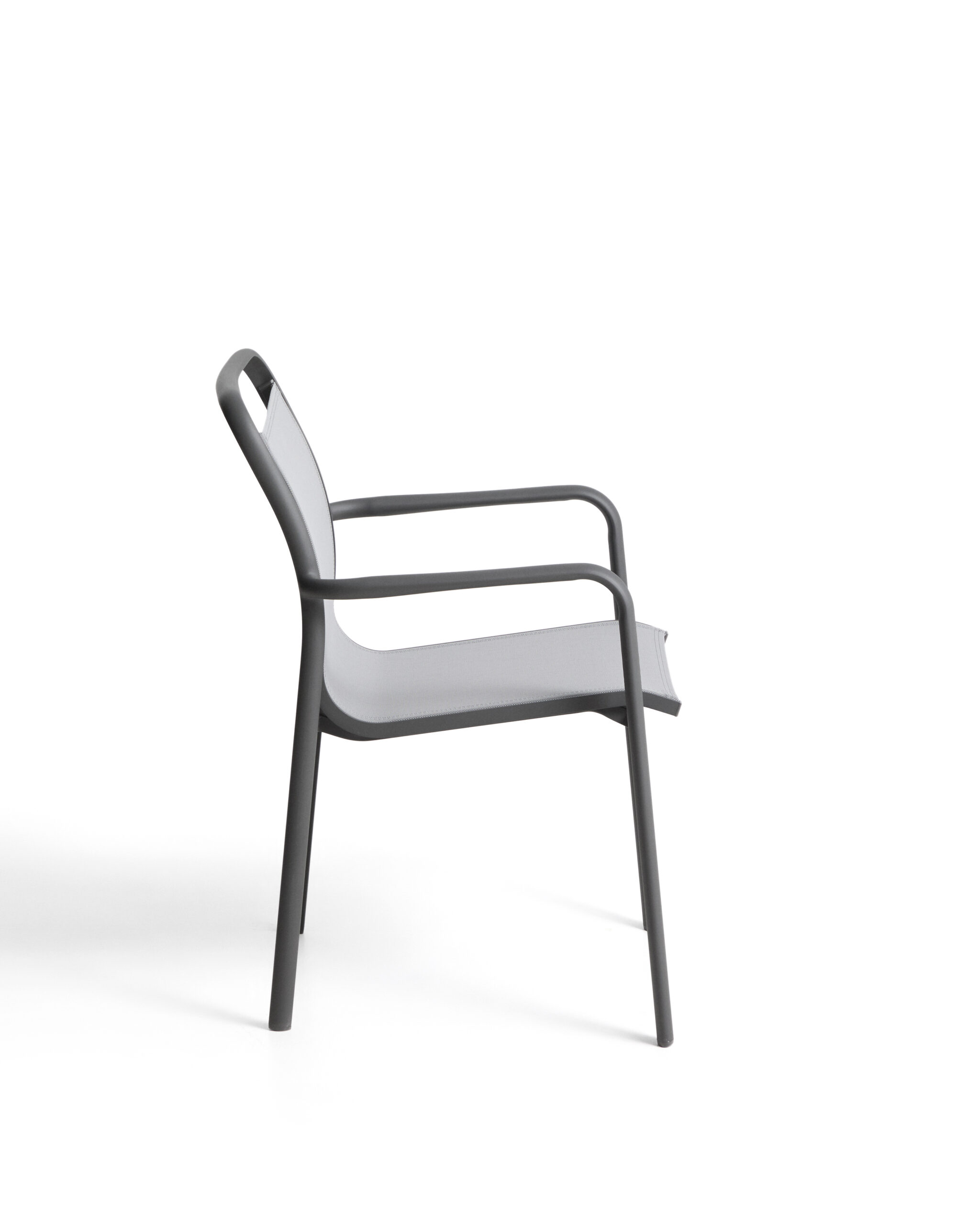 Kave Home Luri stapelbare outdoor stoel van grafietkleurig aluminium en grijs textileen - Afbeelding 9