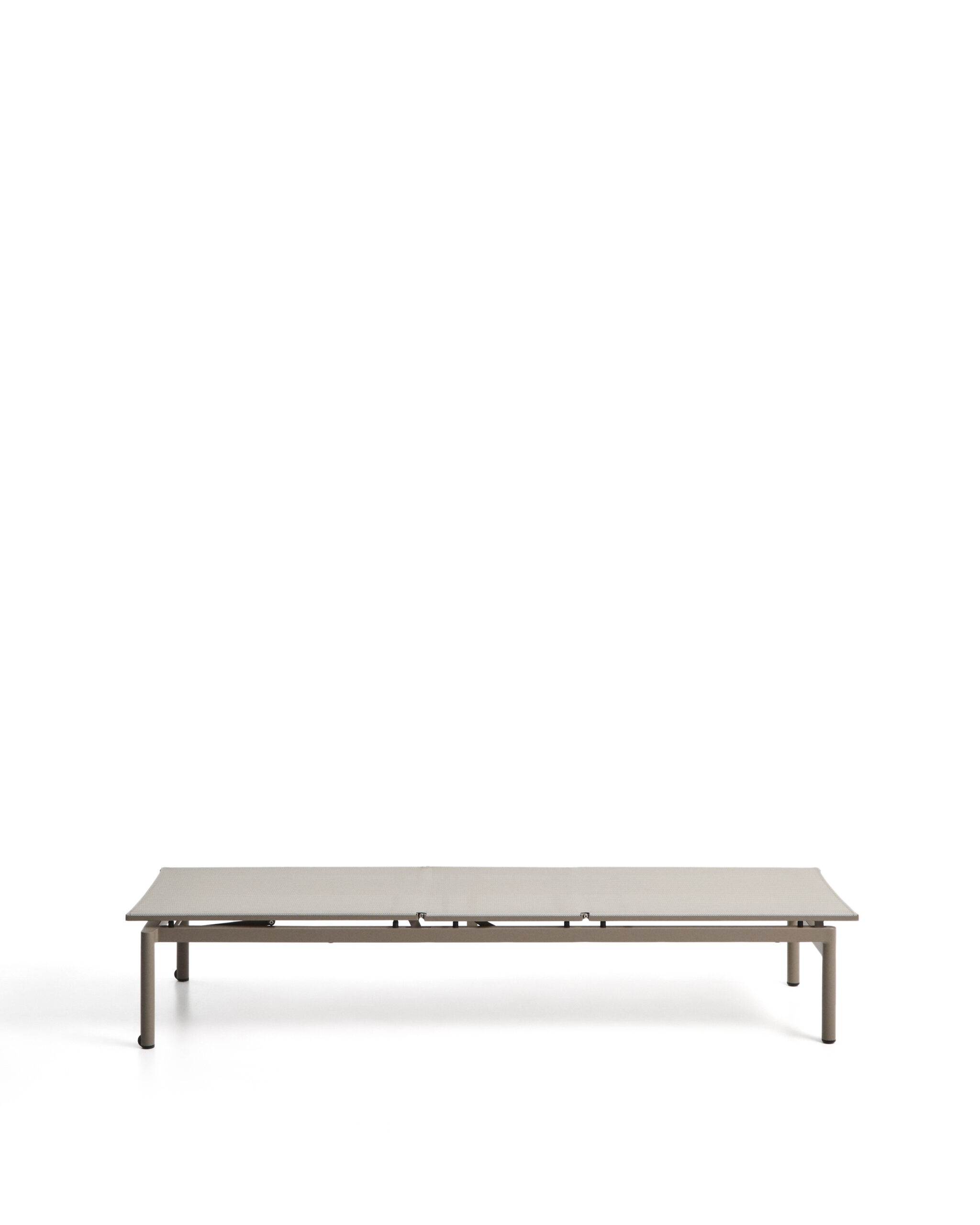 Kave Home Stapelbare Lesina ligstoel van aluminium in taupe en ecru textileen - Afbeelding 6