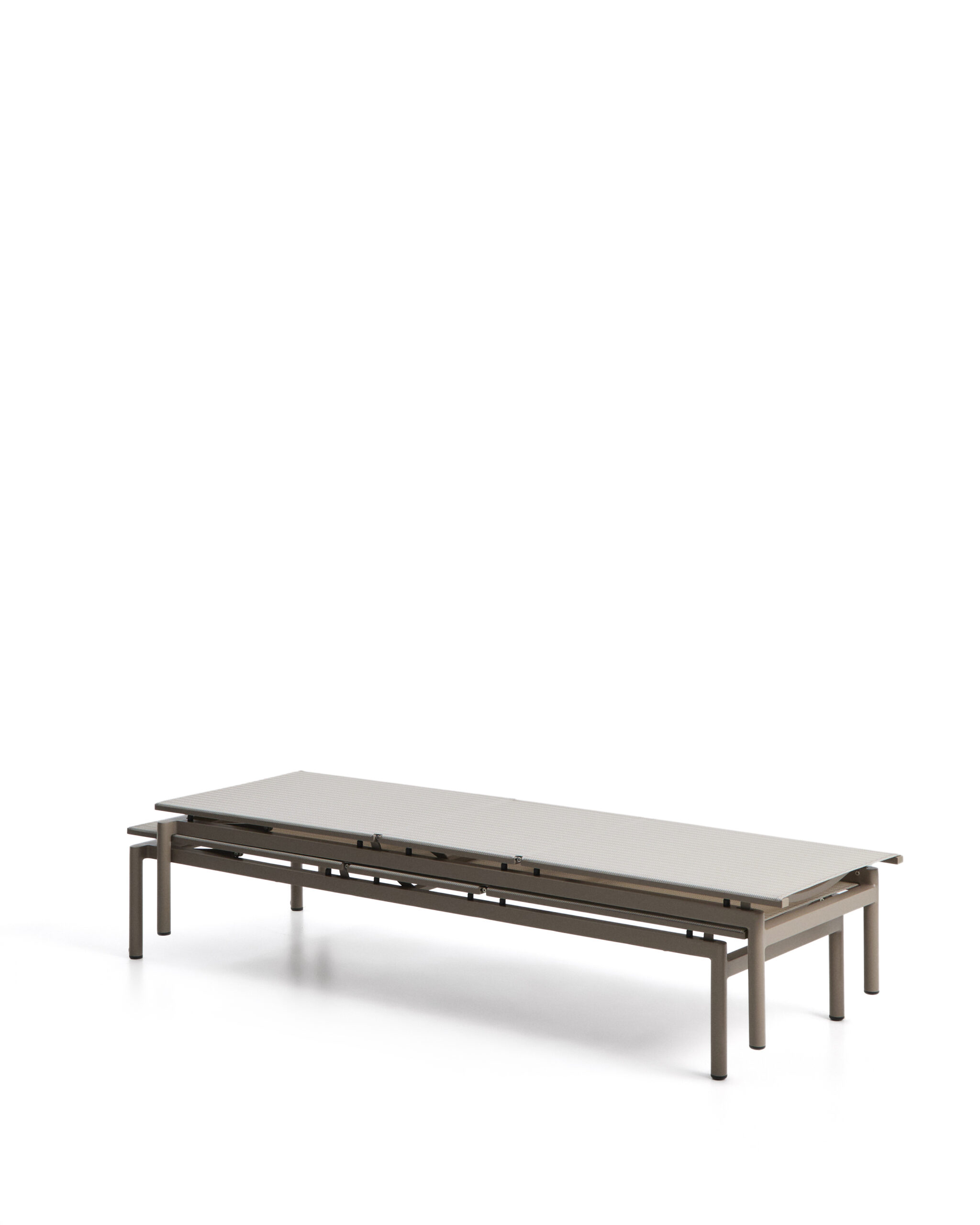 Kave Home Stapelbare Lesina ligstoel van aluminium in taupe en ecru textileen - Afbeelding 7