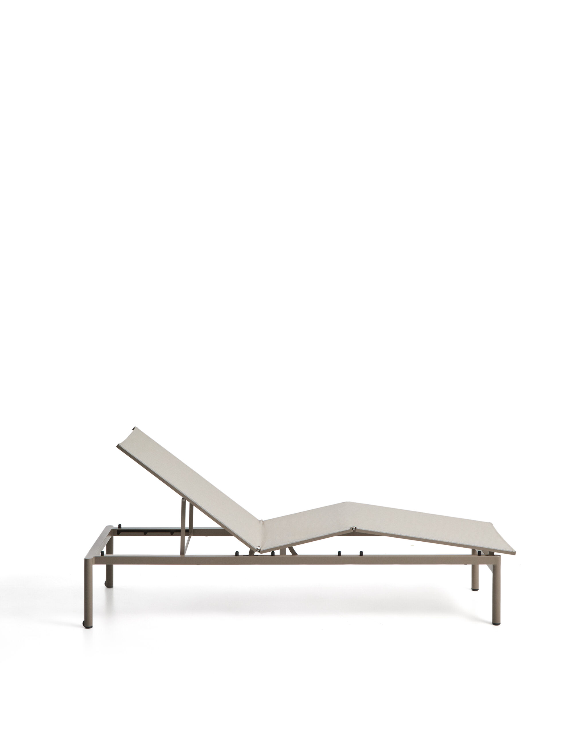 Kave Home Stapelbare Lesina ligstoel van aluminium in taupe en ecru textileen - Afbeelding 10