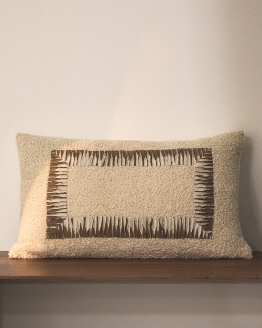 Kave Home Enari kussenhoes van katoen in beige en bruin 50 x 30 cm