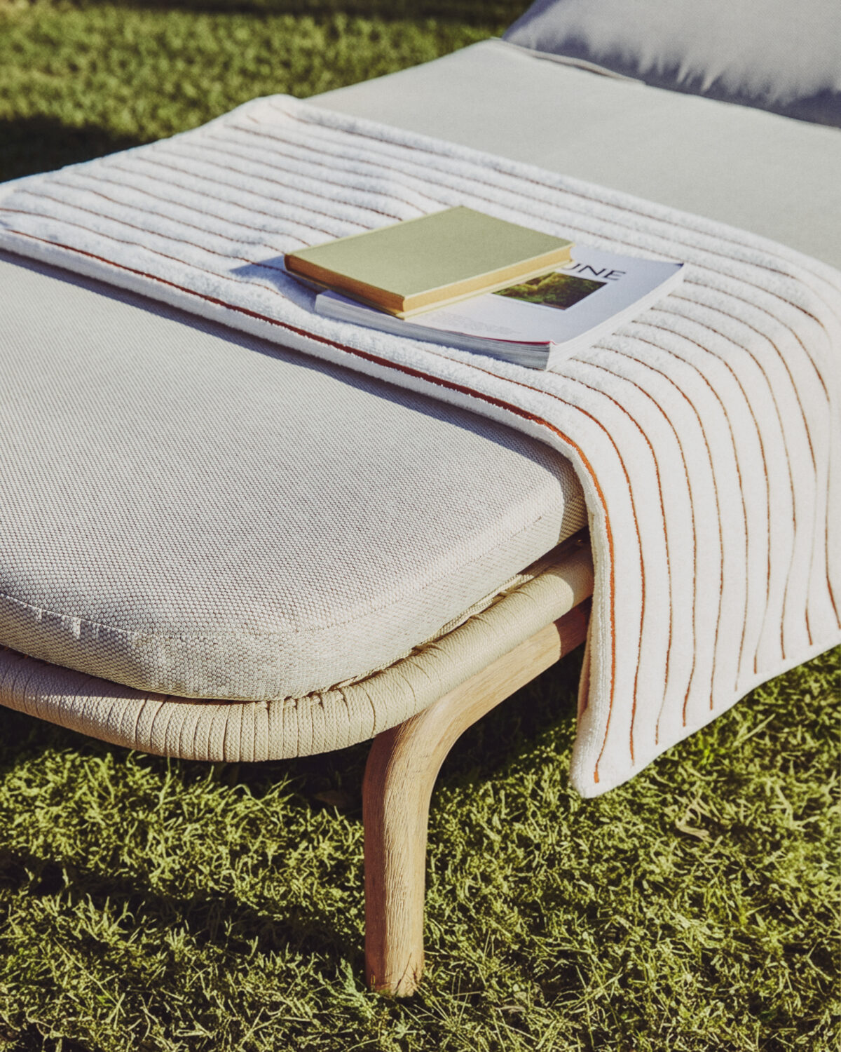 Kave Home Alipa ligstoel van massief acaciahout en ecru touw FSC 100% - Afbeelding 4