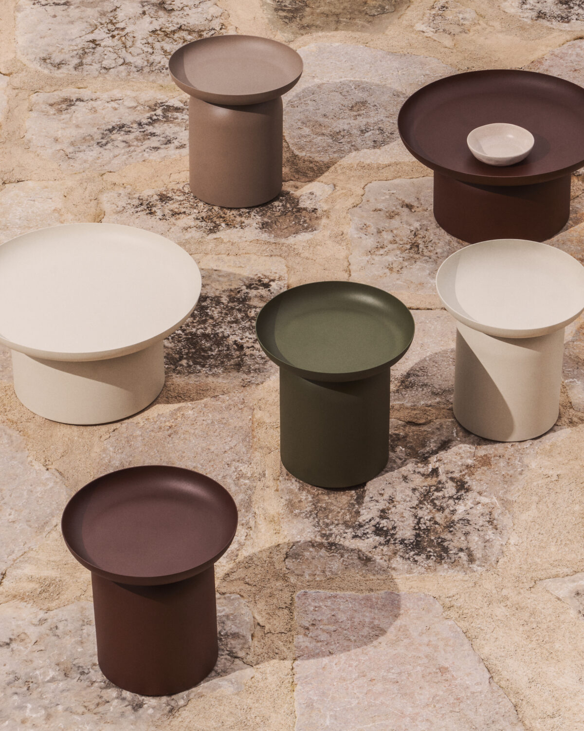 Kave Home Arcola salontafel van aluminium in bruin Ø70 cm - Afbeelding 4