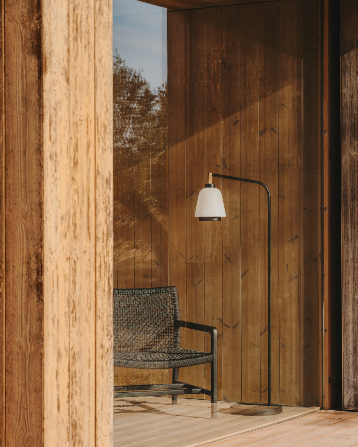 Kave Home Nali staander voor draagbare lampen, gemaakt van metaal met zwart gelakte afwerking. - Afbeelding 3