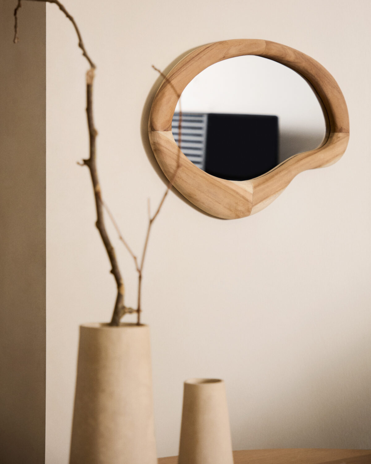 Kave Home Spiegel Selem van mungur hout met natuurlijke afwerking 68 x 44 cm - Afbeelding 2