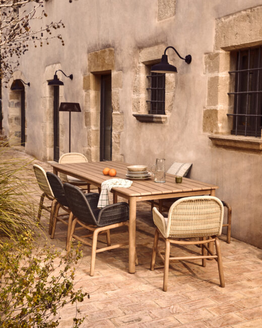 Kave Home Set met Sori tafel van massief acaciahout en 6 Alipa stapelbare stoelen van massief acaciahout en ecru touw 200 x 100 FSC 100%