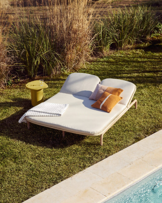 Kave Home Alipa tweepersoons ligstoel van massief acaciahout en ecru touw FSC 100%