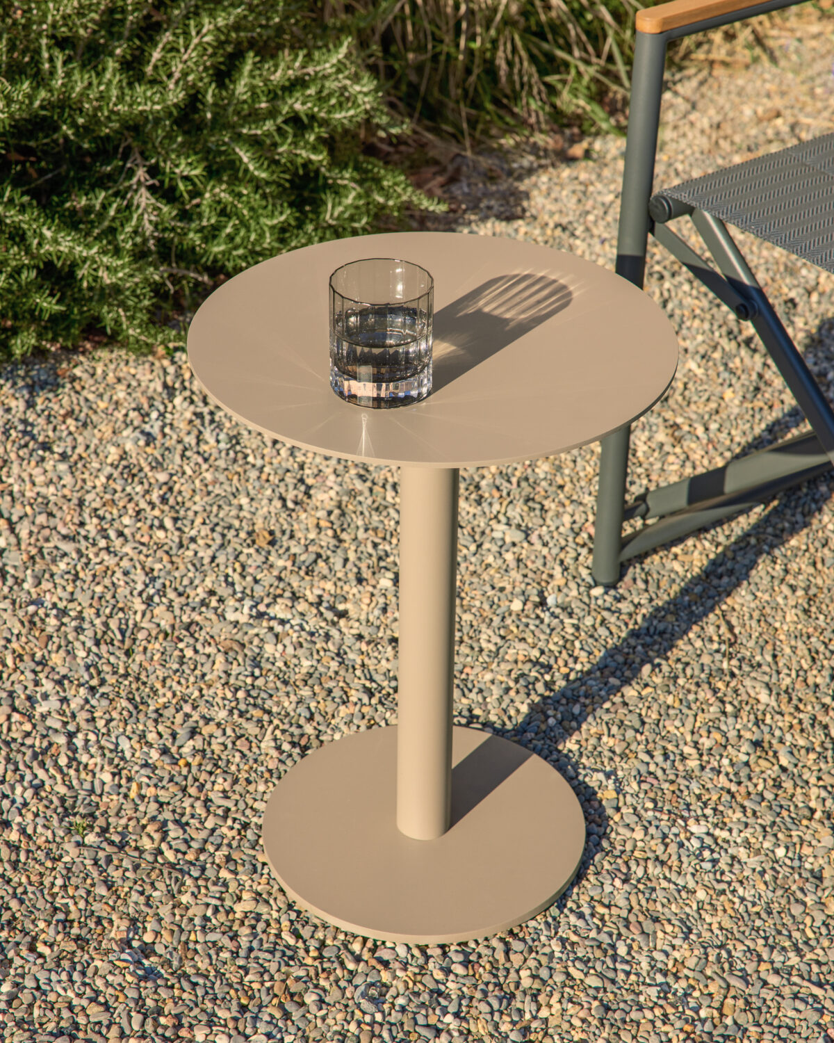 Kave Home Asinara bijzettafel in taupe aluminium Ø40 cm - Afbeelding 2