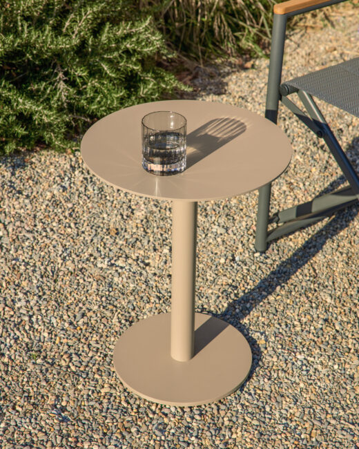 Kave Home Asinara bijzettafel in taupe aluminium Ø40 cm