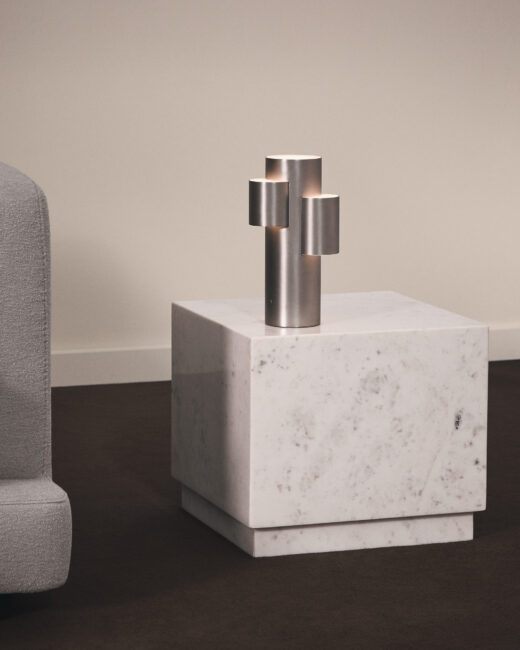 Kave Home Sorein witte bijzettafel van marmer 50 x 50 cm