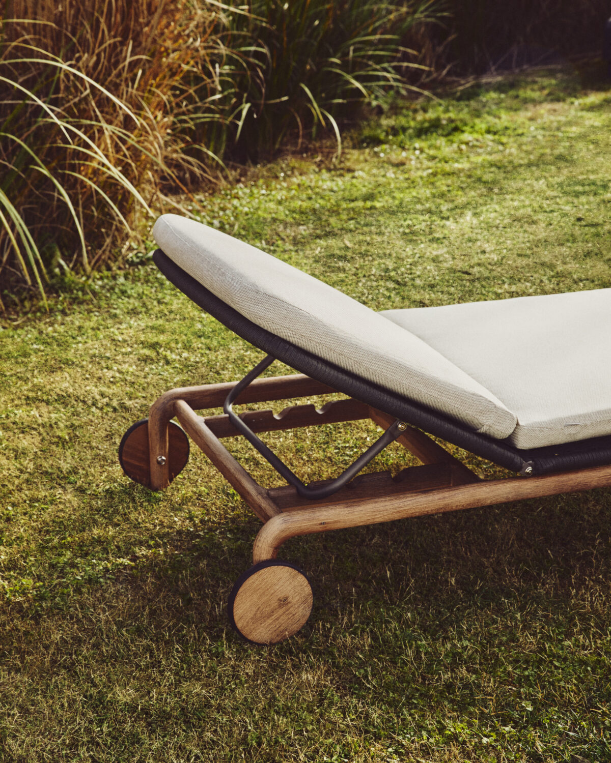 Kave Home Alipa ligstoel van massief acaciahout en donkergrijs touw FSC 100% - Afbeelding 3