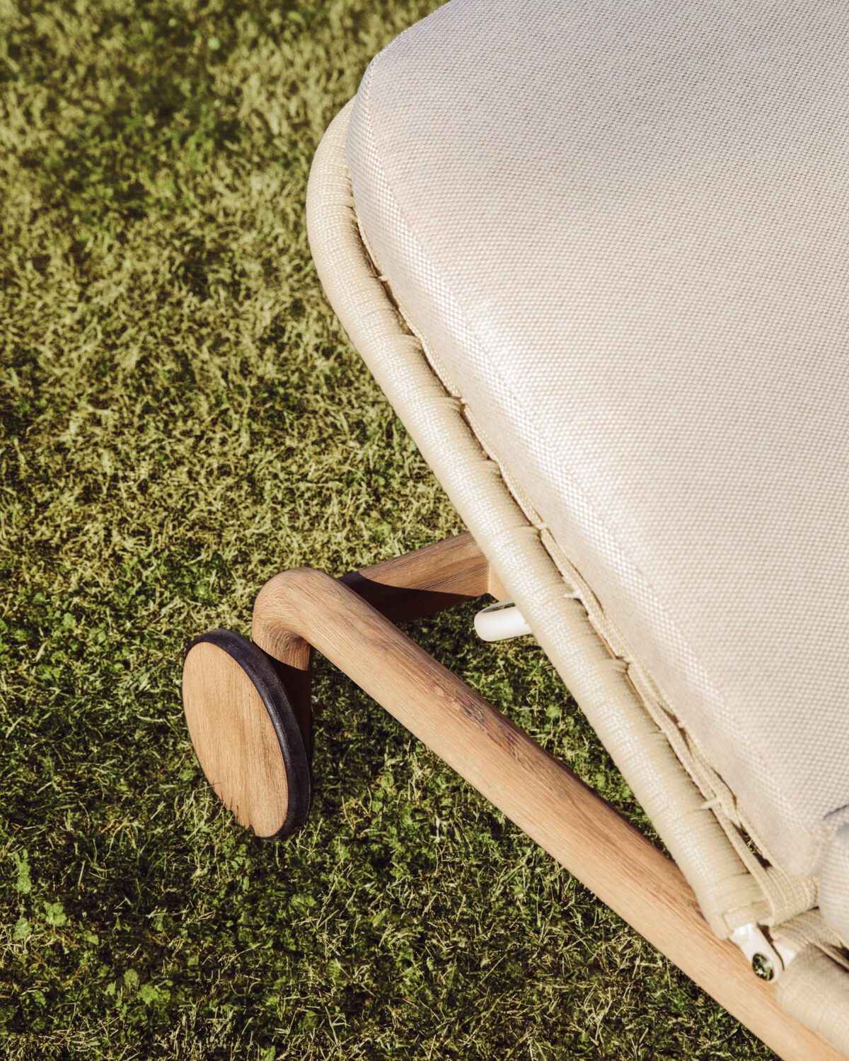 Kave Home Alipa ligstoel van massief acaciahout en ecru touw FSC 100% - Afbeelding 3