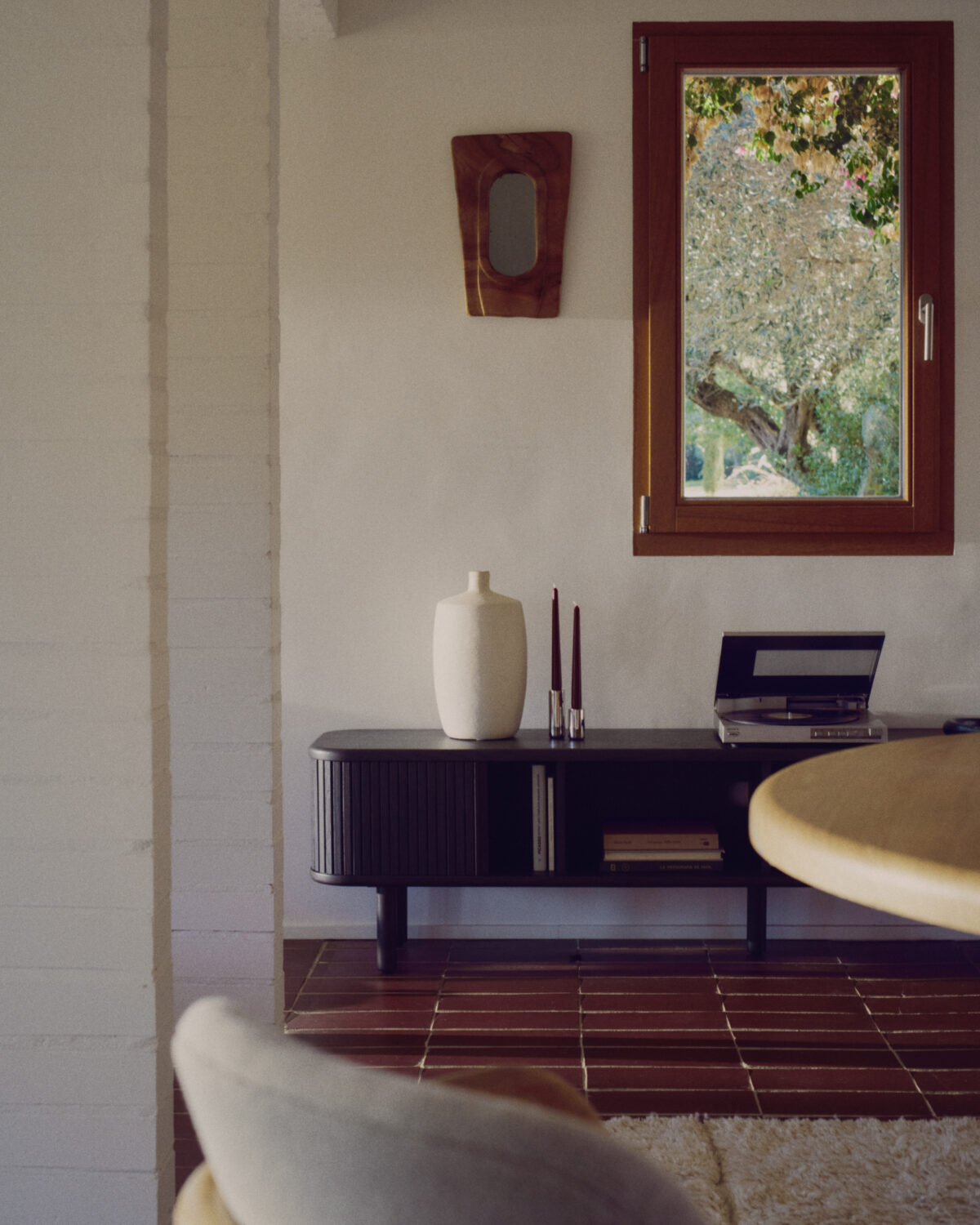 Kave Home Vaas Mireni van papier-maché beige Ø 39 cm - Afbeelding 3