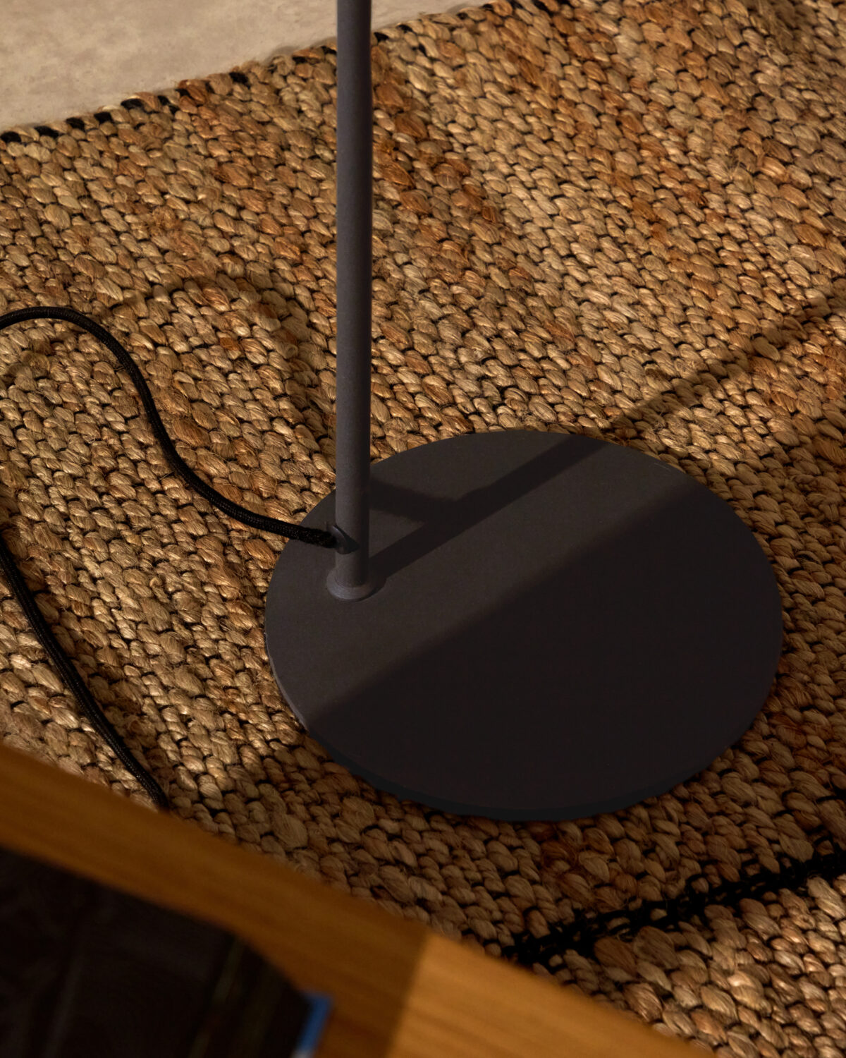 Kave Home Manie staande lamp gemaakt van metaal met zwarte afwerking met gietijzeren effect - Afbeelding 10