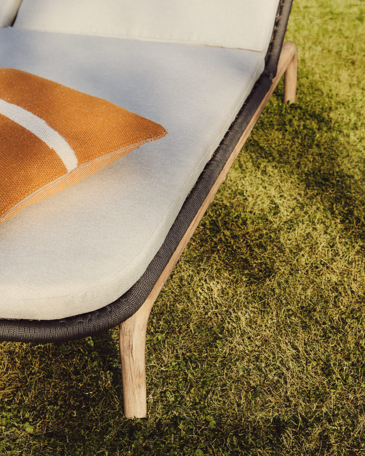 Kave Home Alipa tweepersoons ligstoel van massief acaciahout en donkergrijs touw FSC 100% - Afbeelding 3