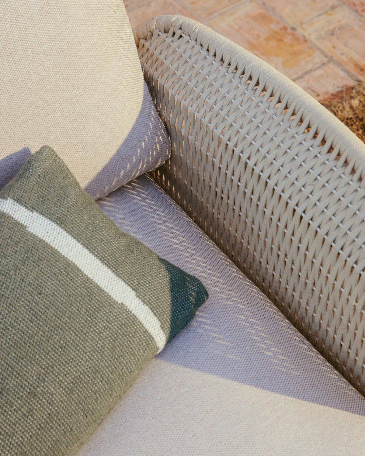 Kave Home Alipa 2-zitsbank van massief acaciahout en ecru touw 165 cm FSC 100% - Afbeelding 3