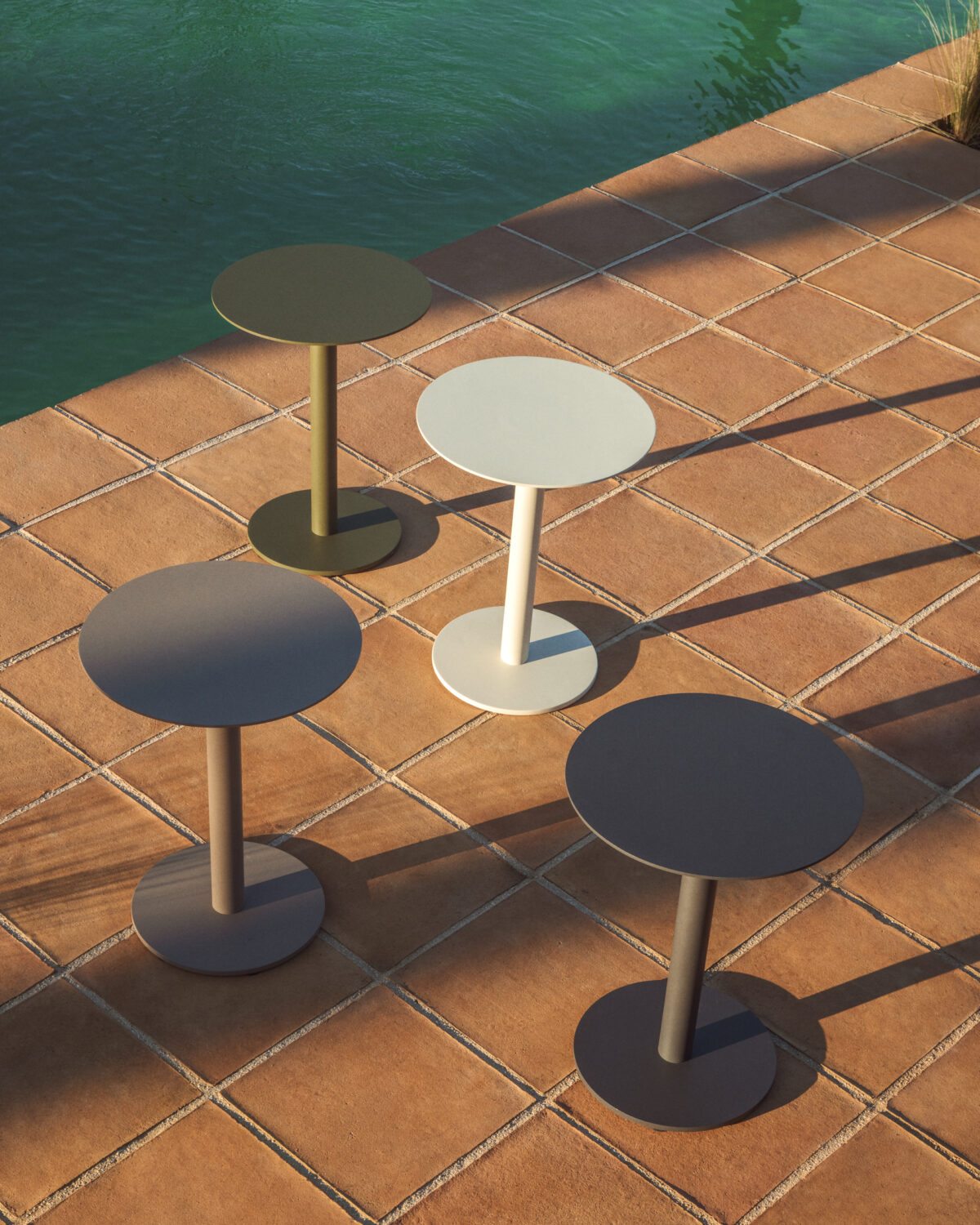 Kave Home Asinara bijzettafel in grafiet aluminium Ø40 cm - Afbeelding 3