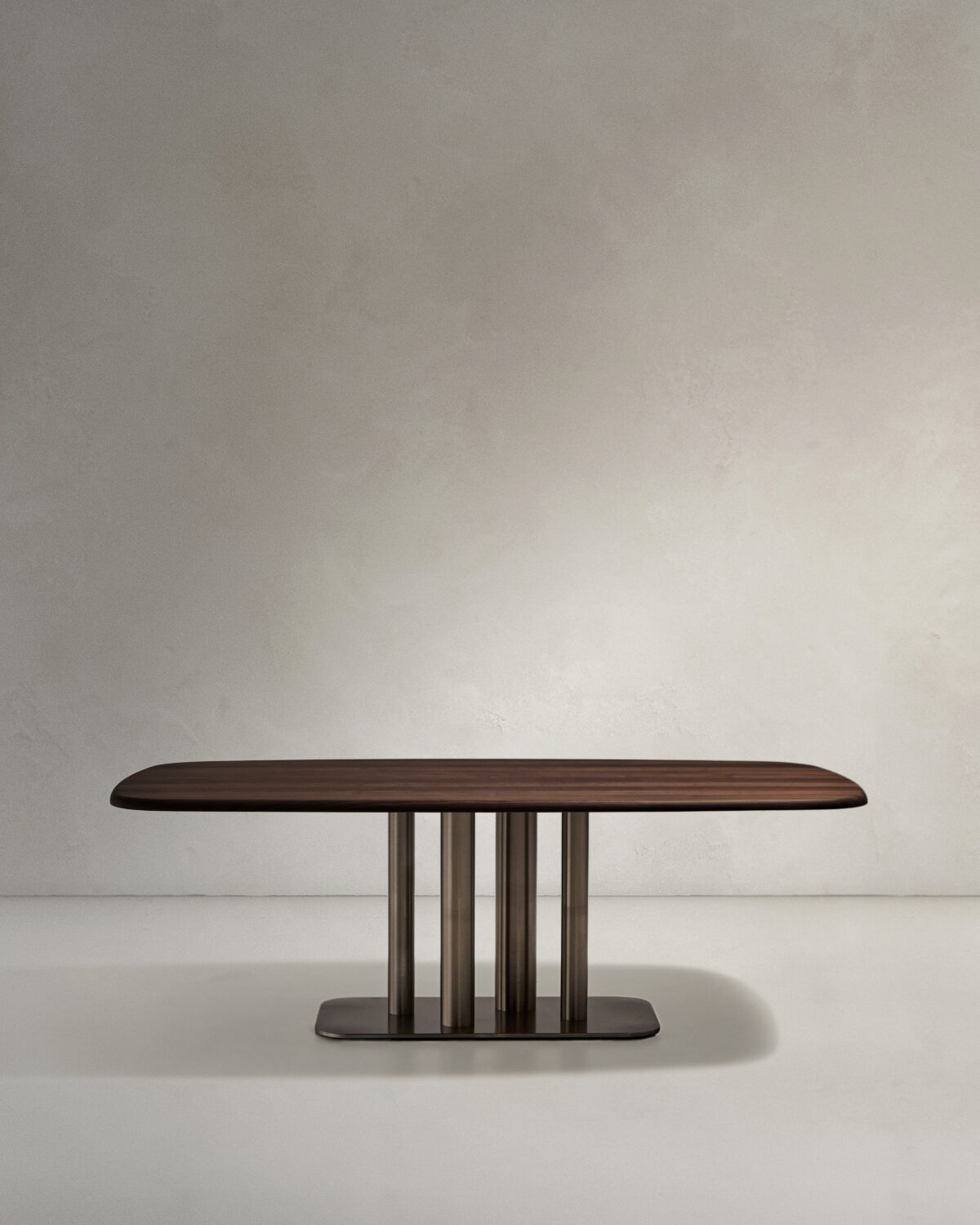 Kave Home Melvar tafel gemaakt van walnootfineer en poten en onderstel van geborsteld roestvrij staal 220 x 110 cm - Afbeelding 20