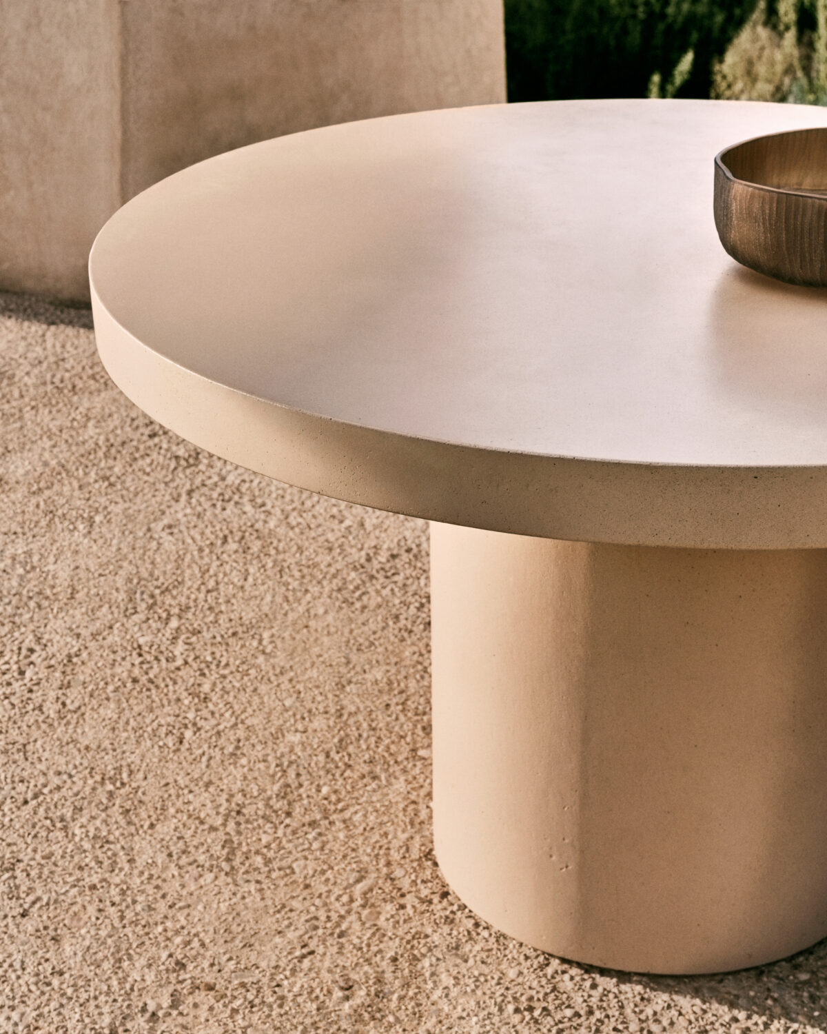 Kave Home Aiguablava beige ronde tafel van cement Ø 120 cm - Afbeelding 3